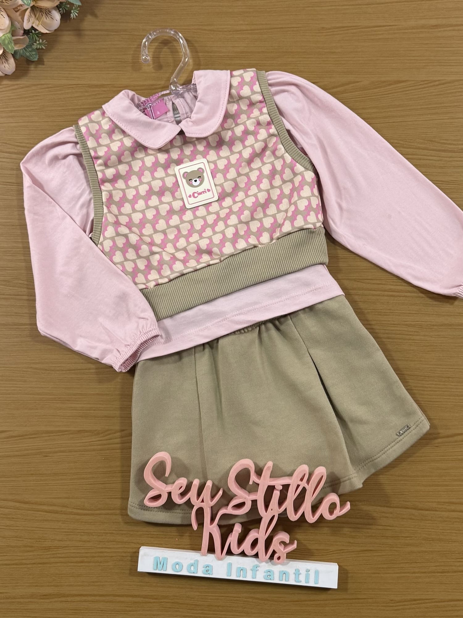 Conjunto Infantil Cinti Inverno Shorts Saia e Blusa Manga Longa com Colete Corações