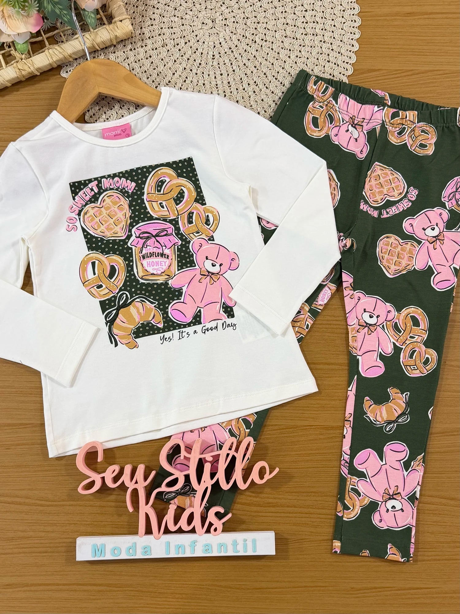 Conjunto Infantil Momi Inverno com Calça Legging Verde e Blusa Manga Longa Docinhos