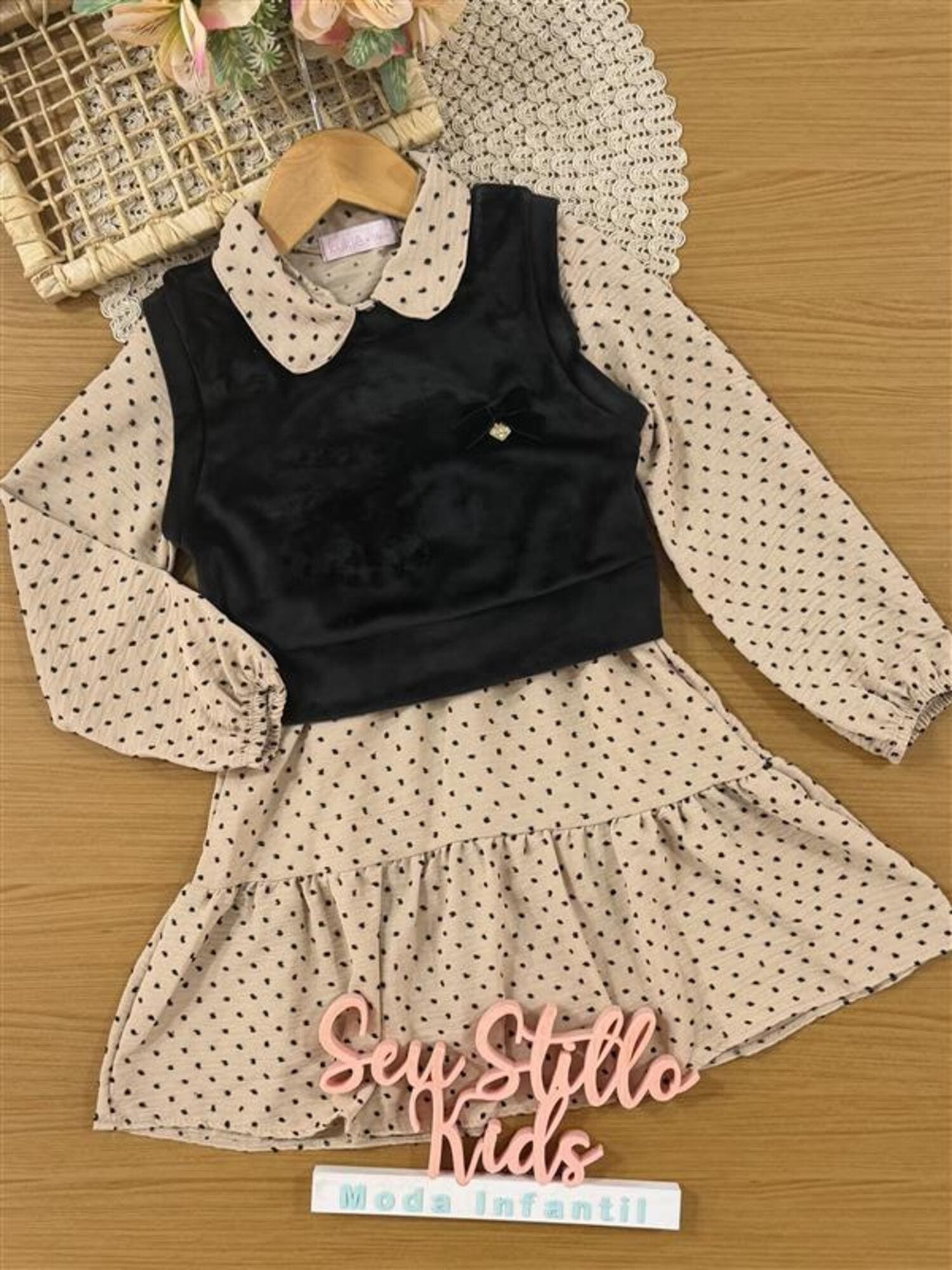 Vestido Infantil Kukiê Inverno Bege com Colete Preto