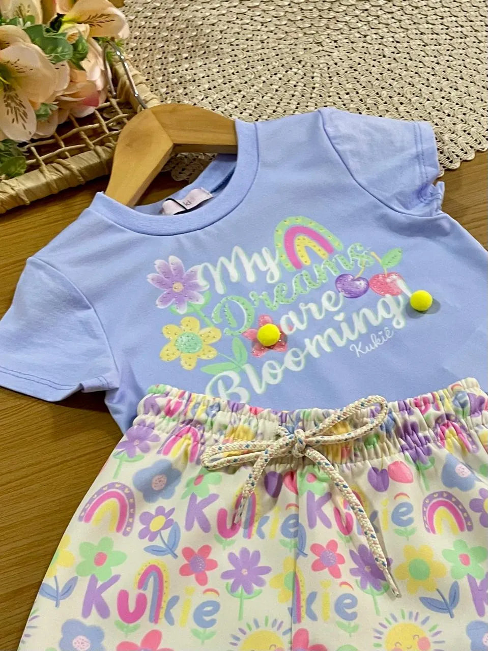 Conjunto Infantil Menina Kukiê com Shorts e Blusa Azul Flozinha Arco-íris