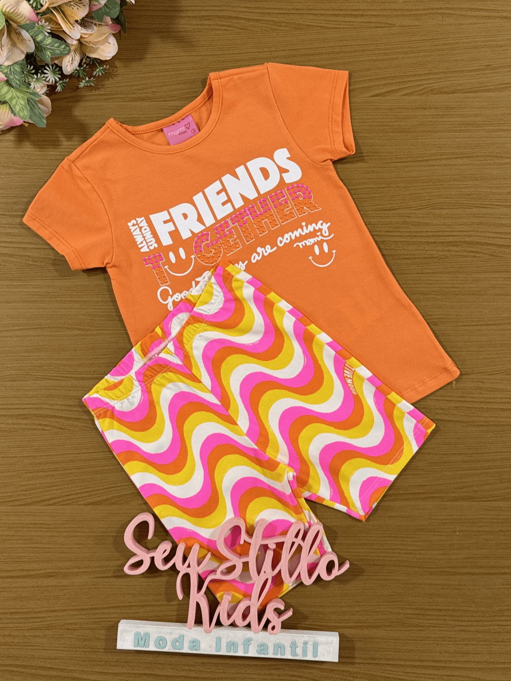 Conjunto Infantil Momi Verão Shorts Ciclista Ondas e Blusa Laranja Friends