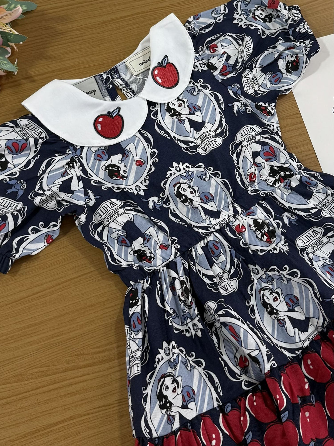 Vestido Infantil Animê Manga Curta Espelho Meu Branca de Neve Disney