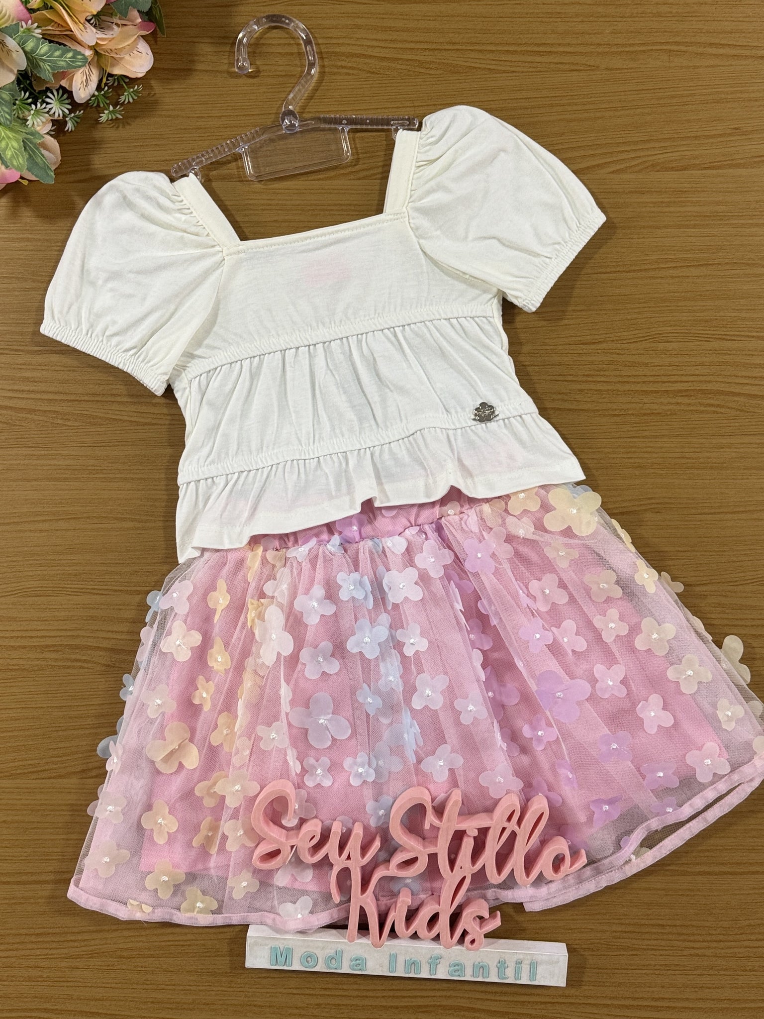 Conjunto Infantil Momi Verão Saia Rosa Tule e Blusa Off