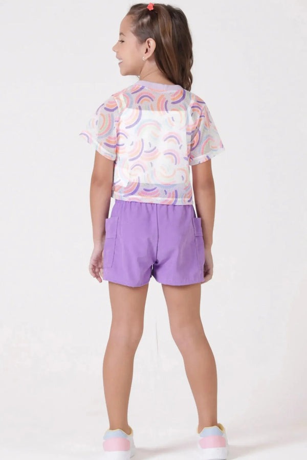 Conjunto Infantil Kukiê Verão com Shorts Roxo, Top e Sobreposição em Tela Arco-íris