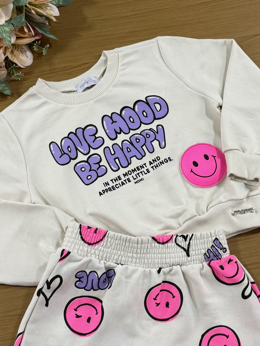 Conjunto Infantil Momi Inverno com Short Saia e Casaco Bege Emoji