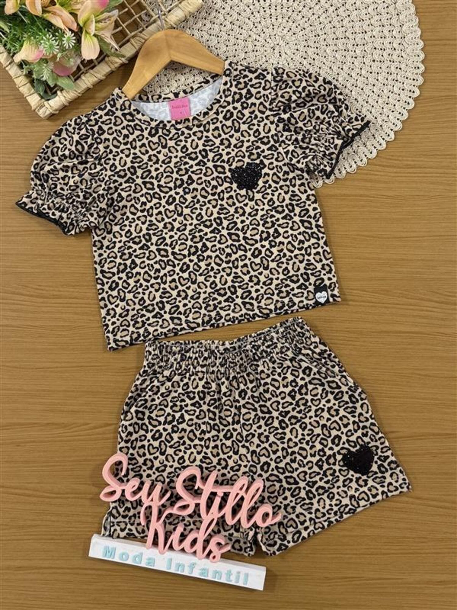 Conjunto Infantil Belime Verão com Shorts e Blusa Oncinha