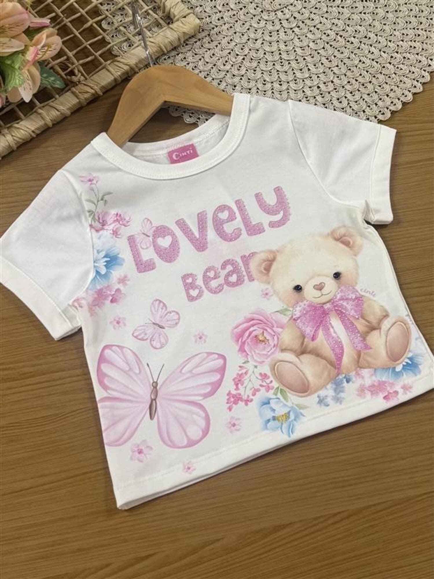 Conjunto Infantil Cinti Verão com Shorts Rosa Listrado e Blusa Branca Ursinha Lovely