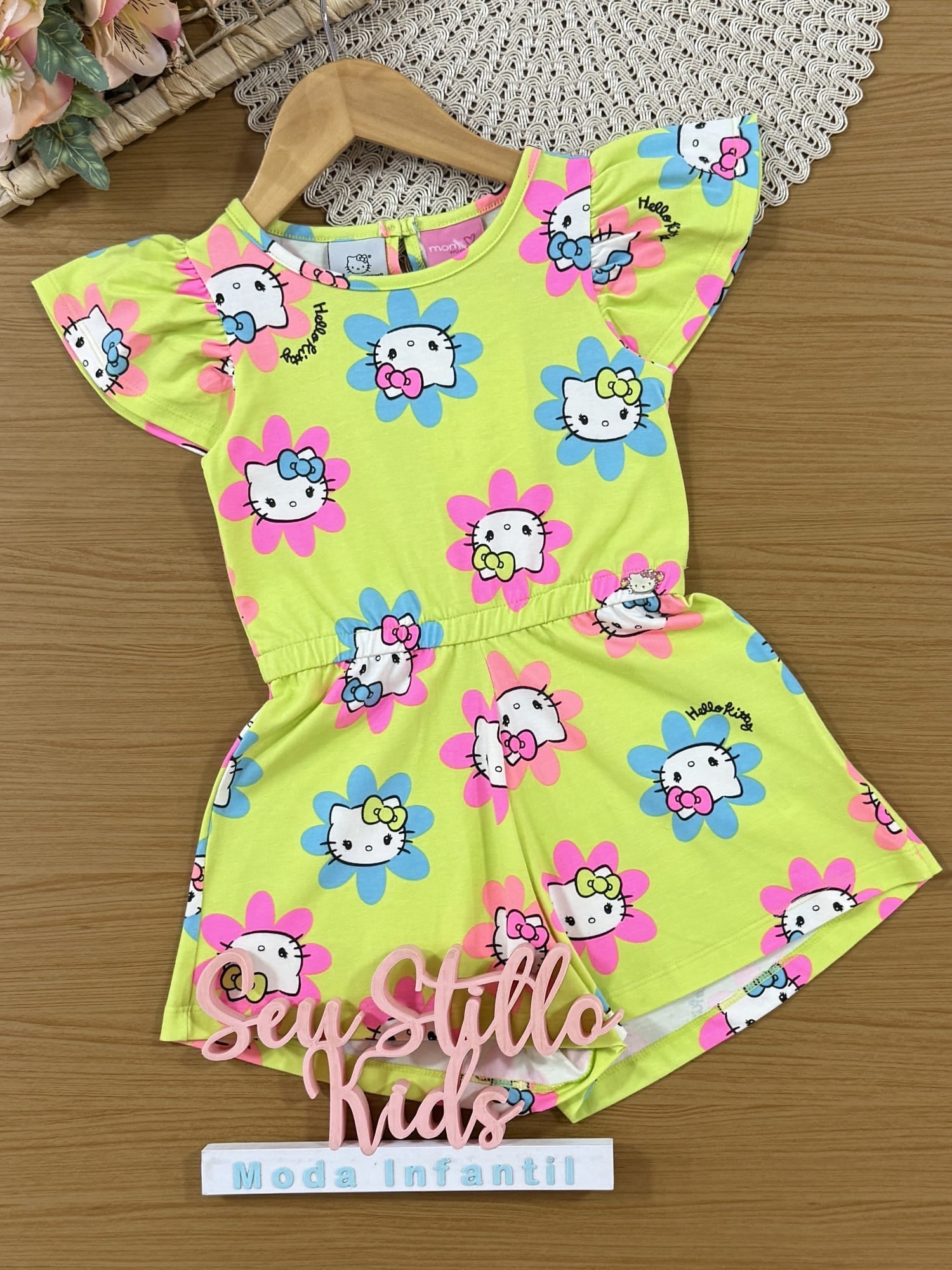 Macação Curto Infantil Momi Verão Florzinha Hello Kitty Verde