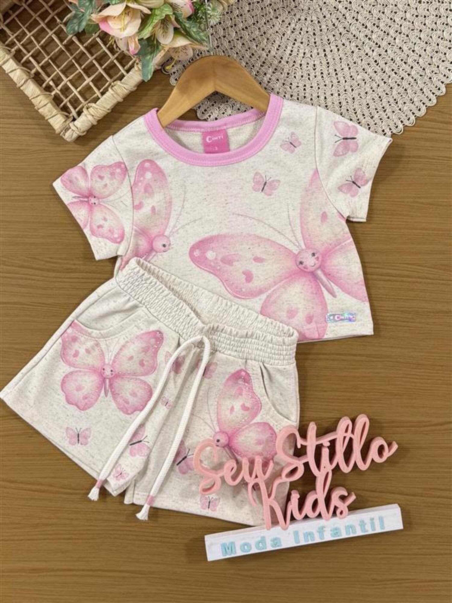 Conjunto Infantil Cinti Verão com Shorts e Blusa Off White Borboletas