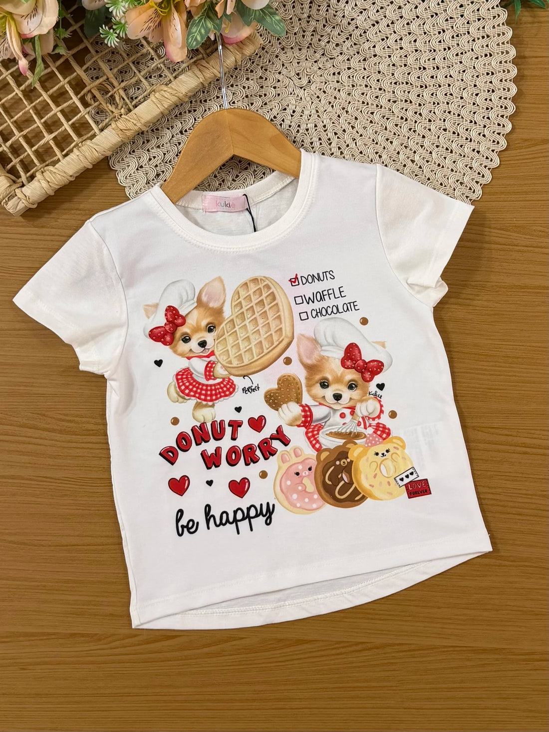 Conjunto Infantil Kukiê com Shorts Vermelho e Blusa Donut