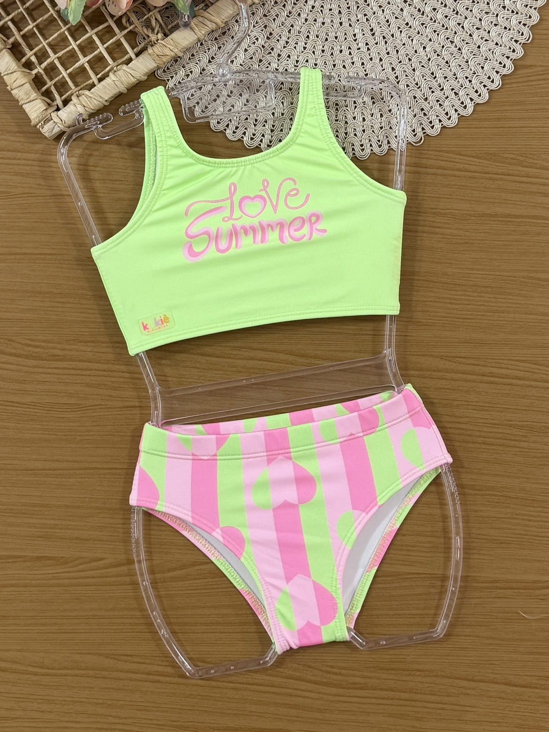 Biquíni Infantil Kukiê Verão Verde Neon com Saída de Praia Corações