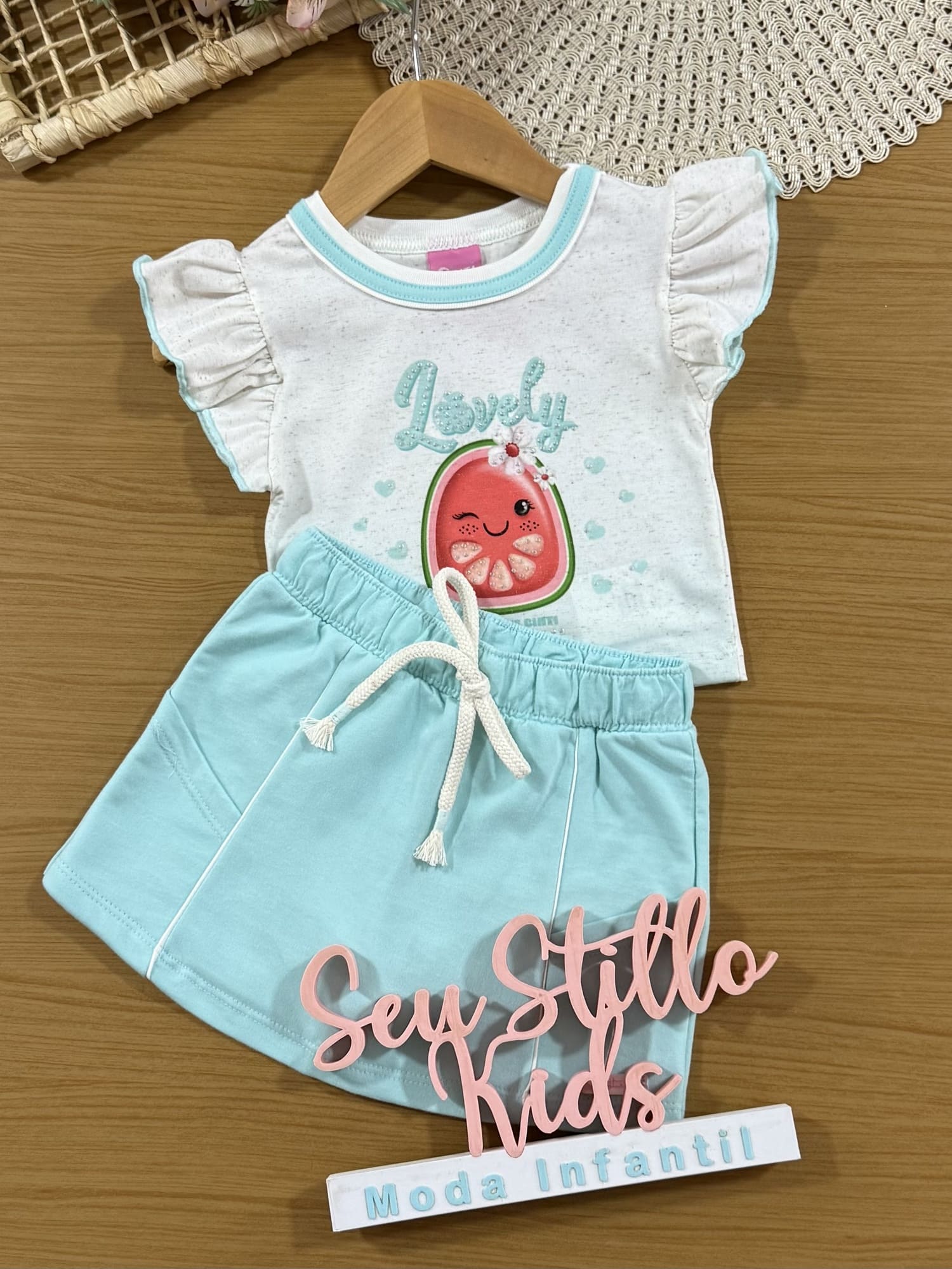 Conjunto Infantil Cinti Verão com Shorts Saia Azul e Blusa Off White Melancia