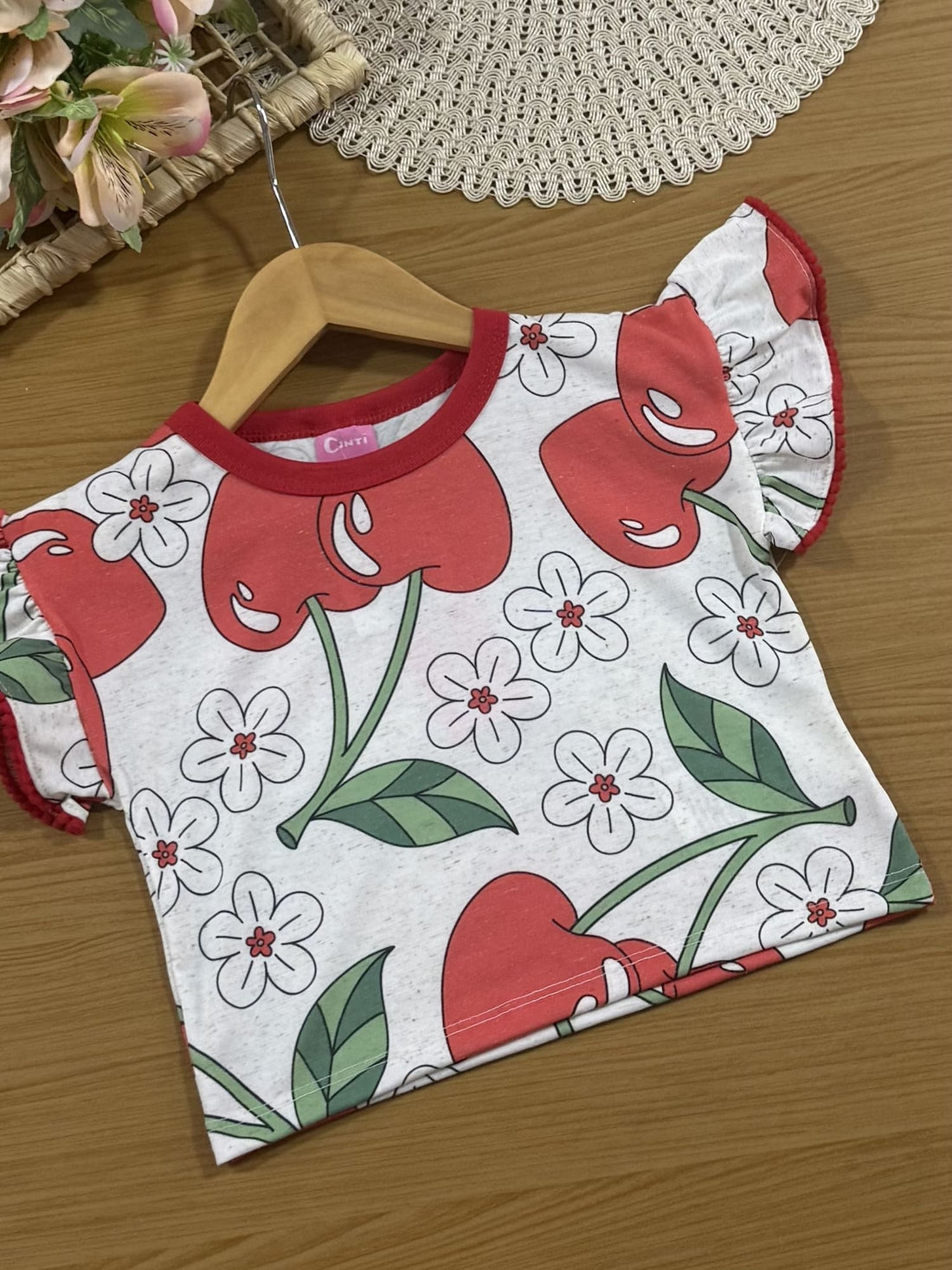 Conjunto Infantil Cinti Verão com Shorts e Blusa Off White Floral