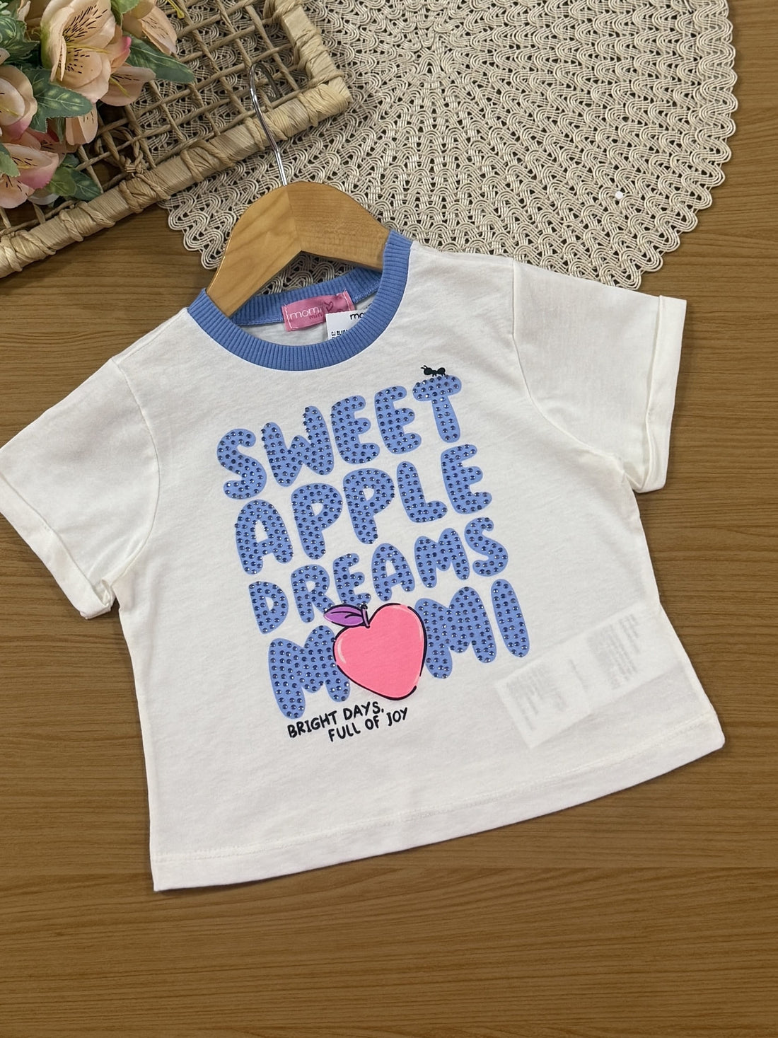 Conjunto Infantil Momi Verão com Shorts Azul e Blusa Branca Maçã do Amor