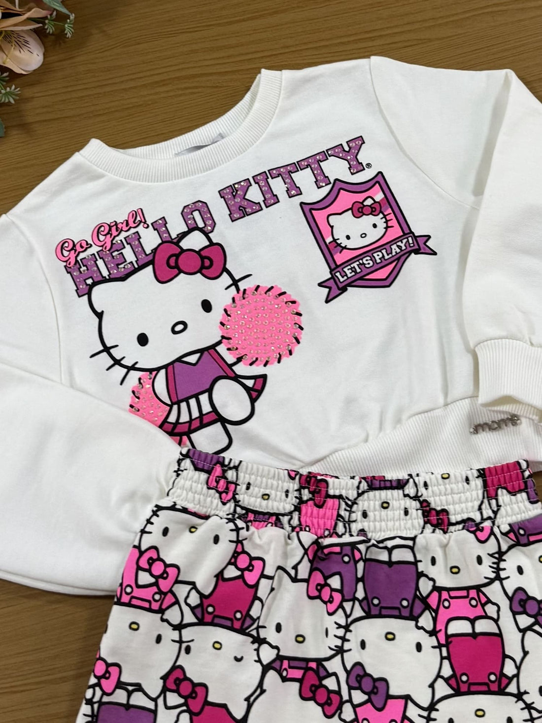 Conjunto Infantil Momi Inverno com Saia e Casaco Branco Hello Kitty