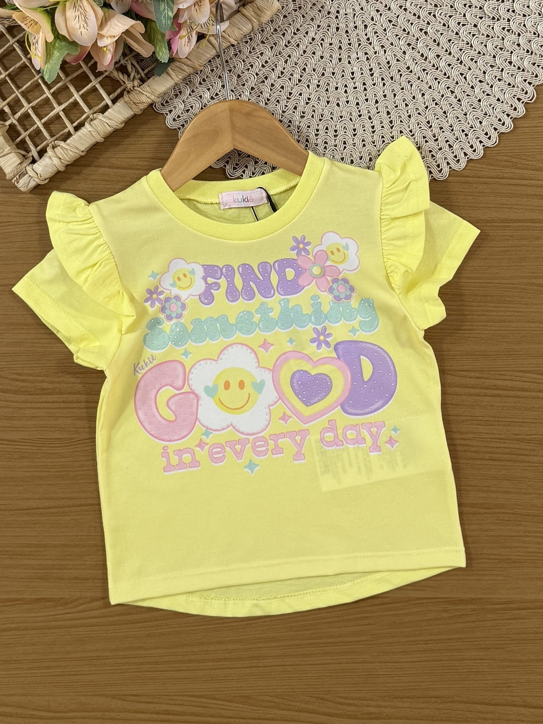 Conjunto Infantil Kukiê Verão com Shorts Off White e Blusa Amarela Florzinha