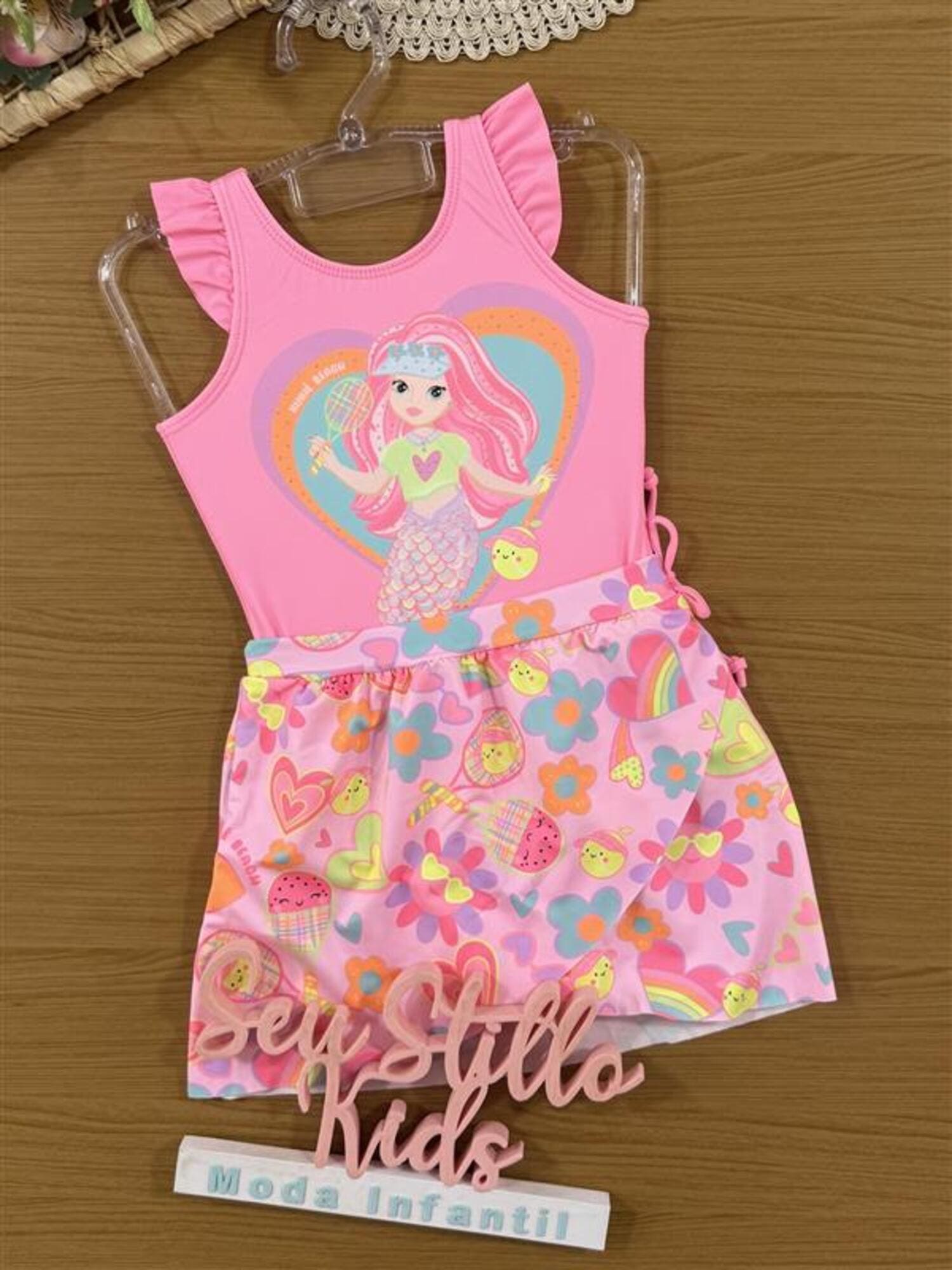 Maiô Infantil Kukiê Verão Rosa Sereia Tênista com Saida de Praia Estampada