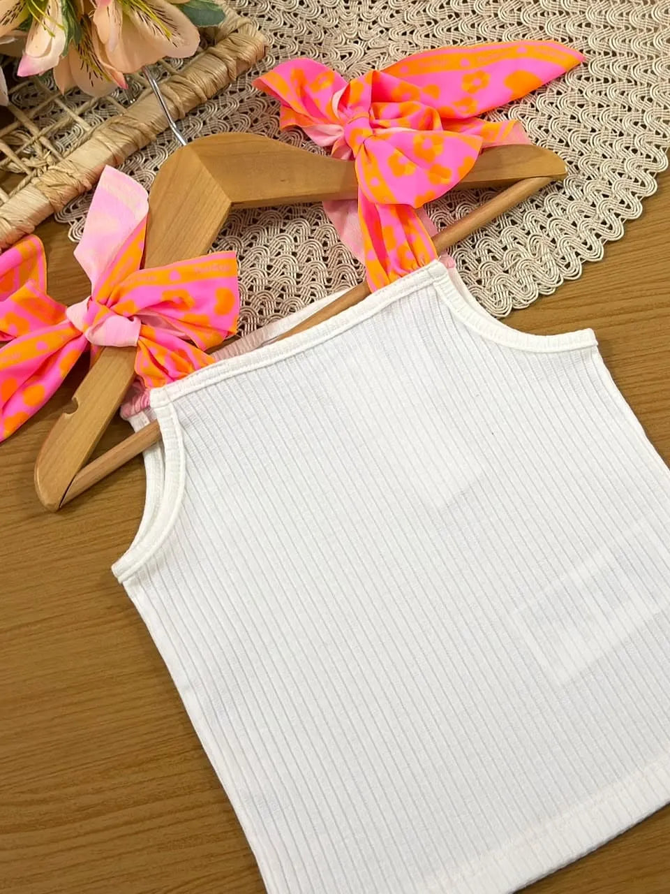 Conjunto Infantil Menina Momi com Shorts-Saia Laranja e Blusa Canelada Branca
