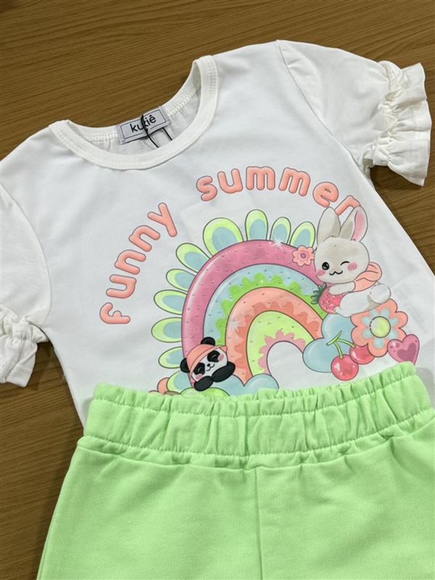 Conjunto Infantil Kukiê com Shorts Verde Neon e Blusa Manga Curta Frutinhas