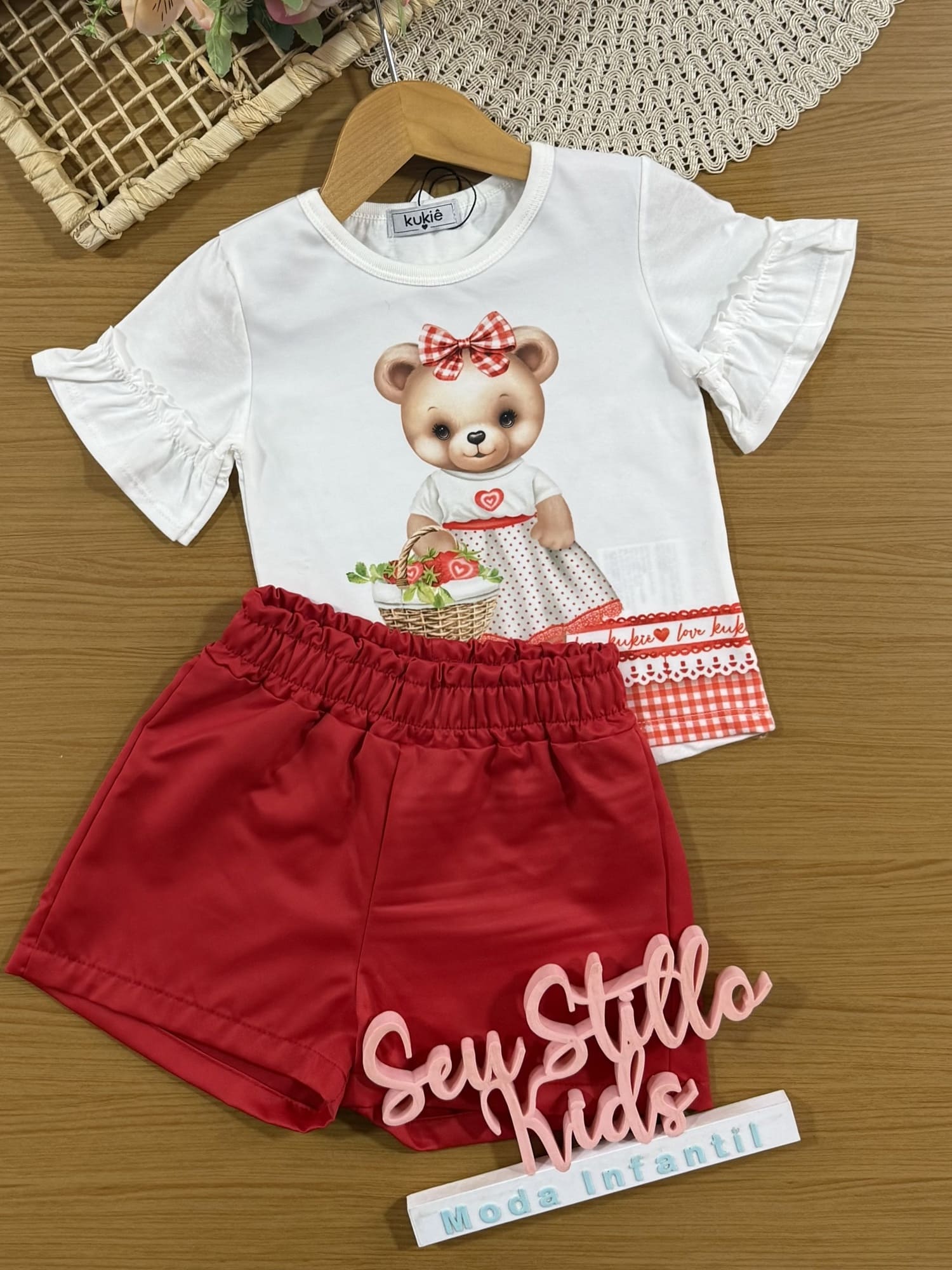 Conjunto Infantil Kukiê com Shorts Vermelha e Blusa Manga Curta Ursinha