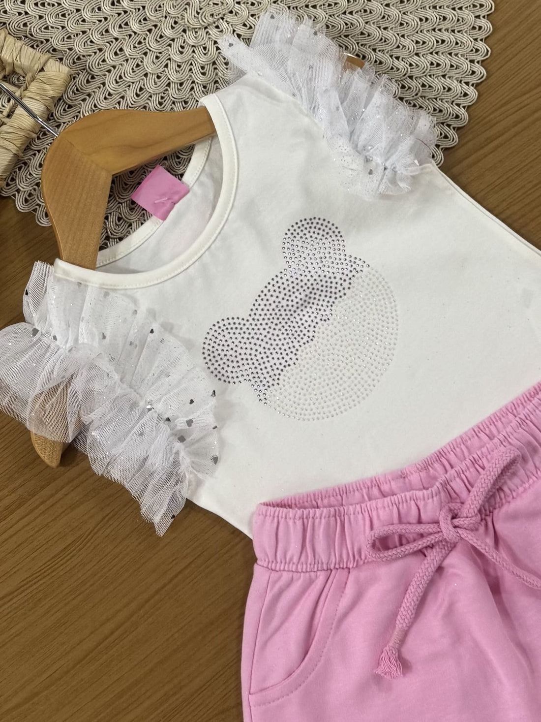 Conjunto Infantil Cinti Verão com Shorts Saia Rosa e Blusa Branca Ursinho com Strass
