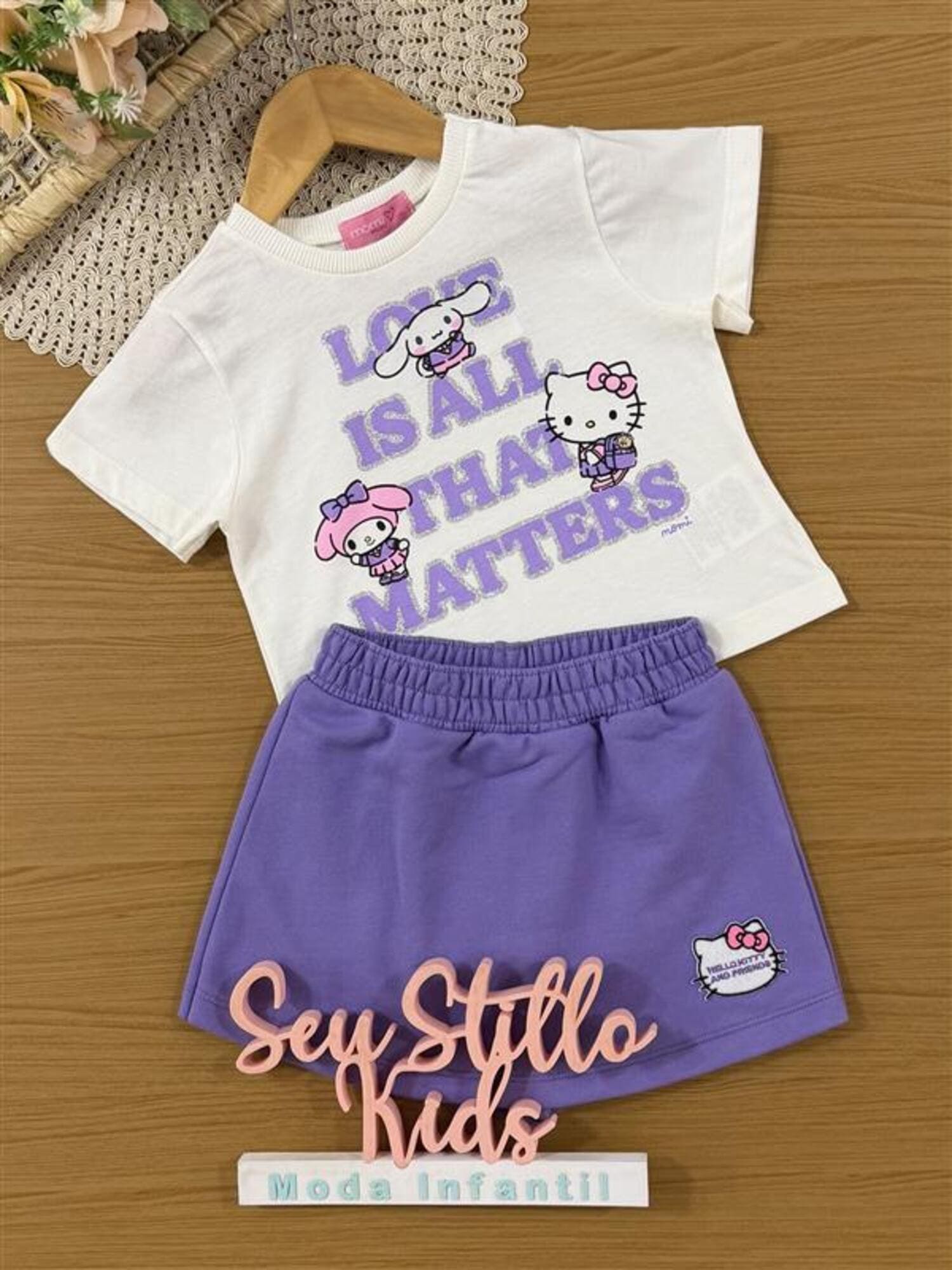 Conjunto Infantil Momi Inverno com Shorts Saia Lilás e Blusa Manga Curta Hello Kitty Love