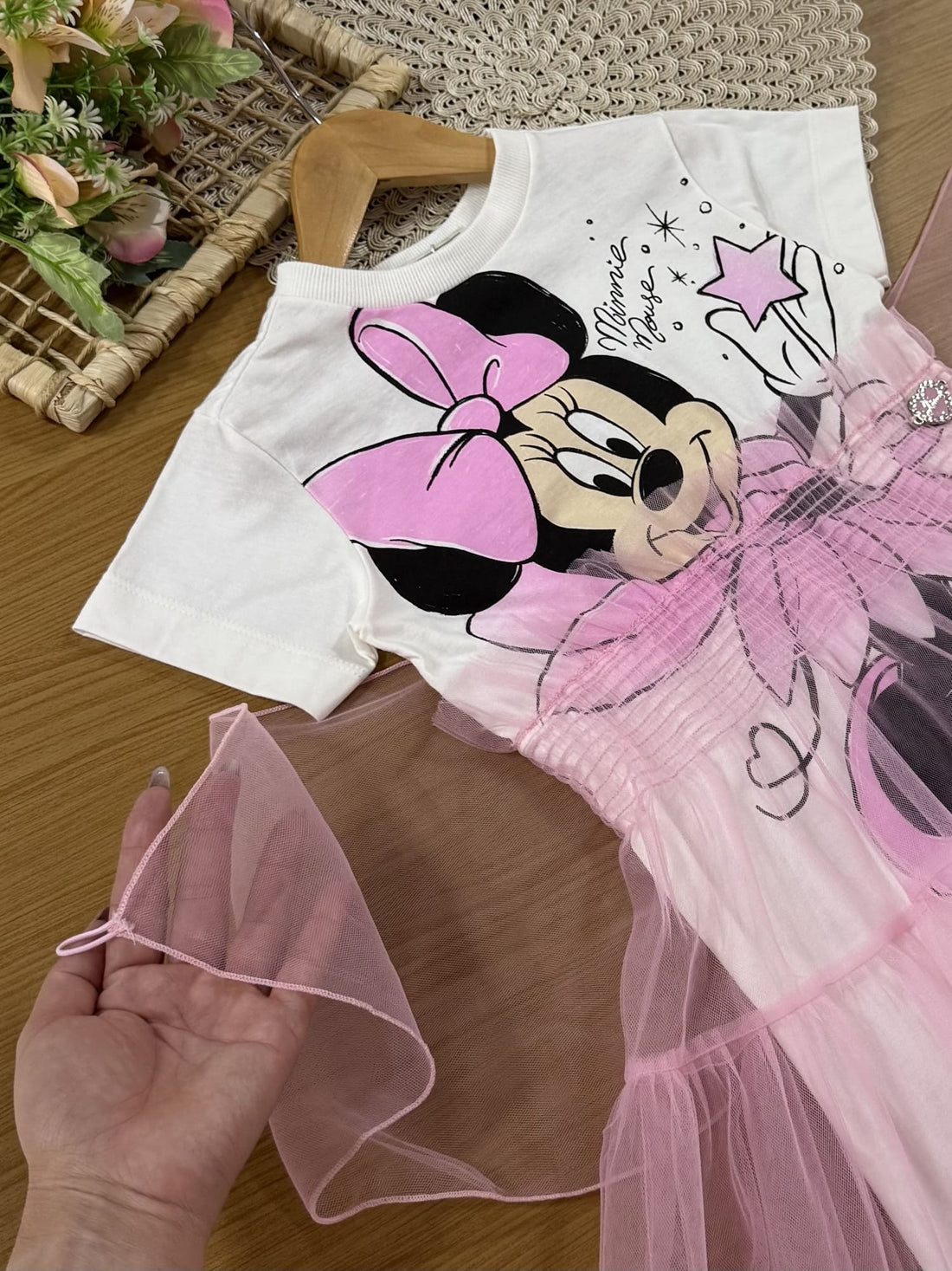 Vestido Infantil Animê Verão Branco com Sobreposição Rosa Minnie Disney