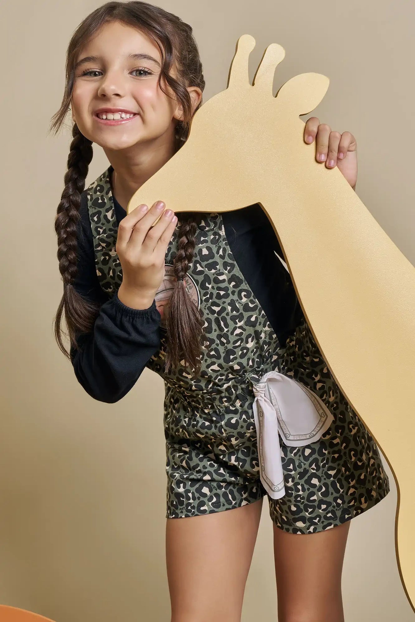 Jardineira Infantil Kukiê Inverno Verde Camuflada com Blusa Manga Longa