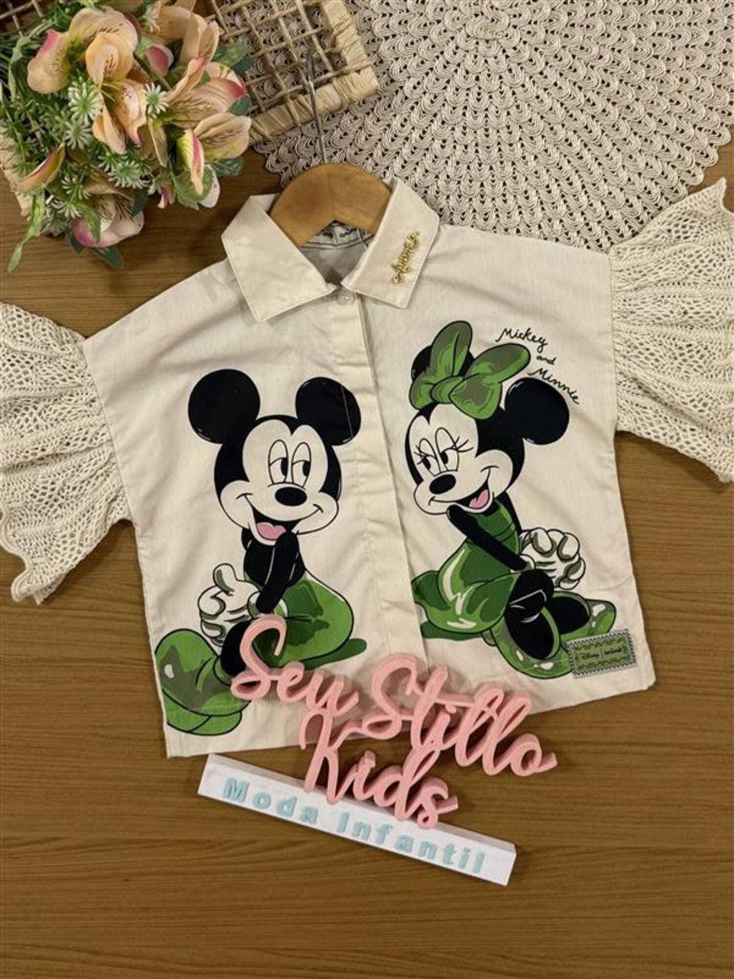 Camisa Infantil Animê Verão Bege com Tricot Minnie e Mickey Disney