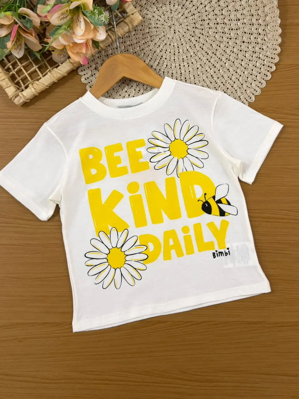 Conjunto Infantil Menina Bimbi Shorts Saia Amarelo e Blusa Abelinha