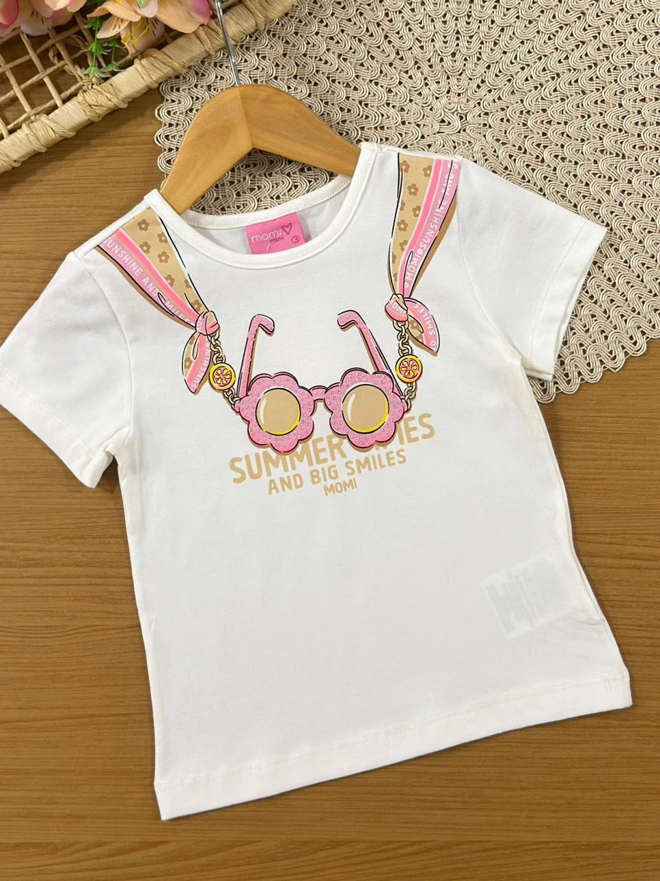 Conjunto Infantil Menina Momi com Shorts Saia Bege e Blusa Óculos