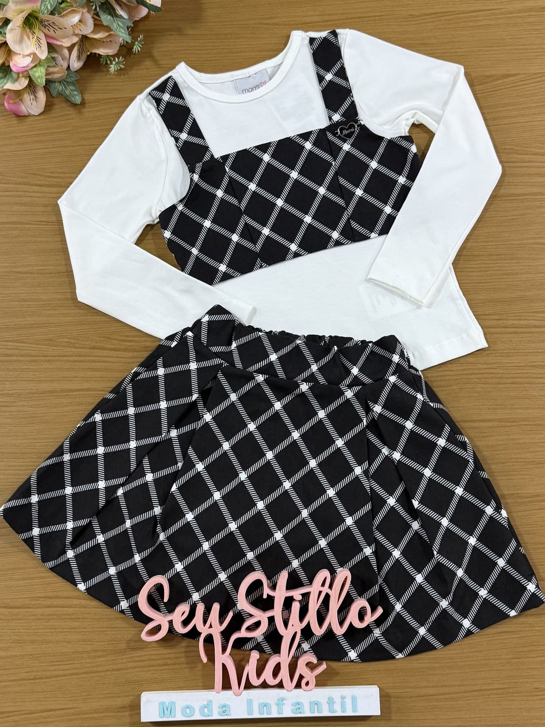 Conjunto infantil Momi Inverno Saia Preta Xadrez e Blusa Manga Longa