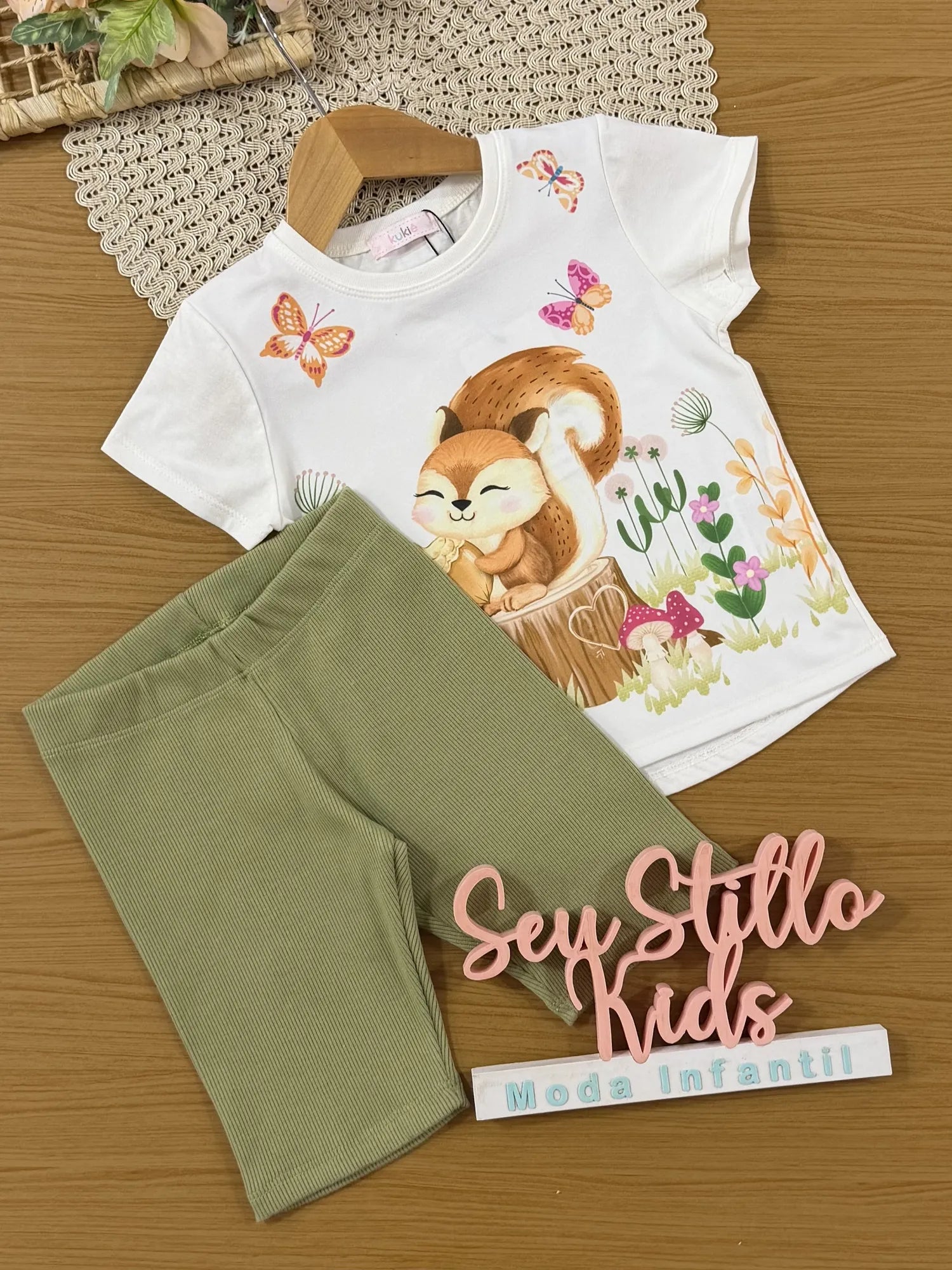 Conjunto Infantil Kukie Com Shorts Cliclista e Blusa Manga Curta Branca Raposinha