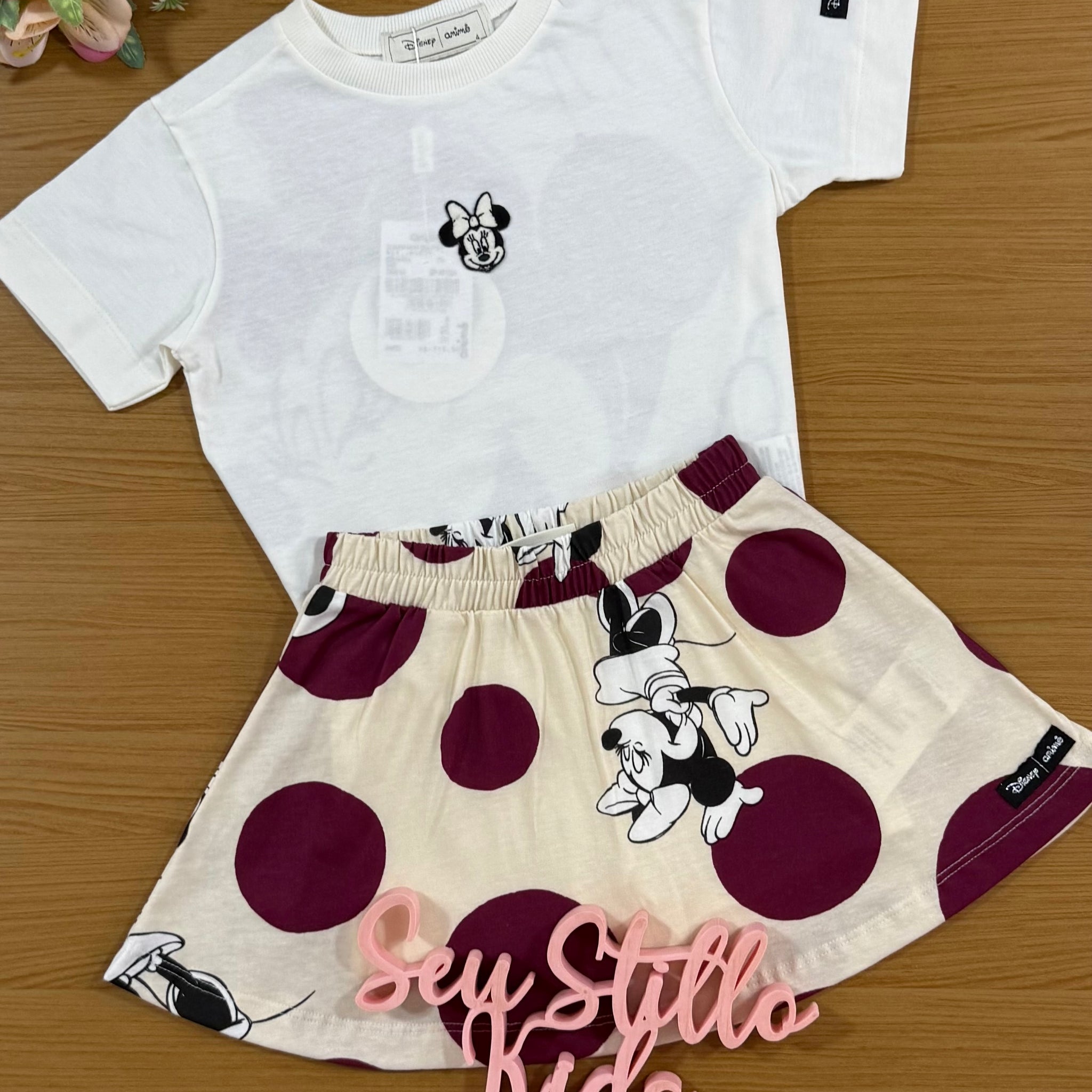 Conjunto Infantil Animê com Saia e Blusa Branca Minnie Disney