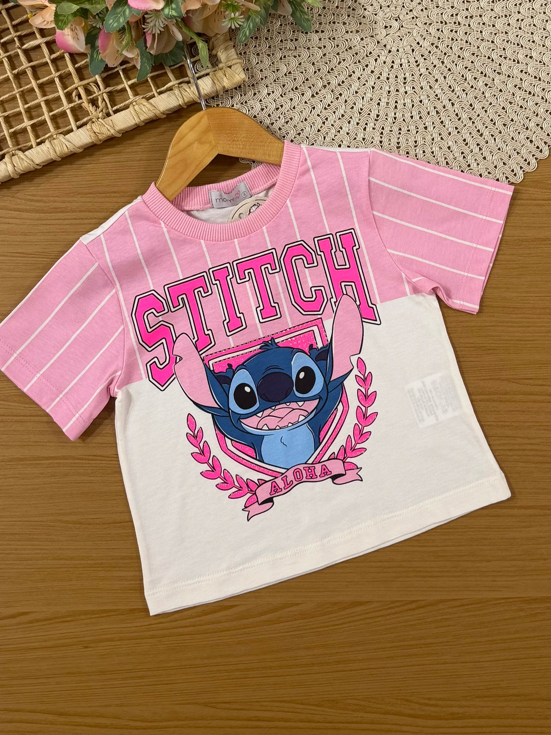 Conjunto Infantil Momi Inverno com Shorts Rosa e Blusa Manga Curta Listrada Stitch Aloha Disney