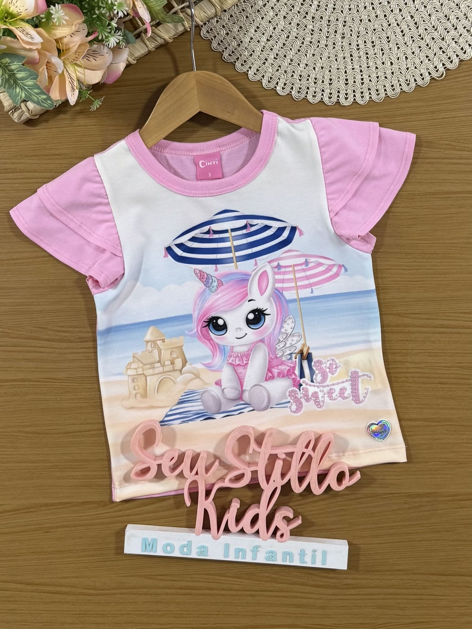 Blusa Infantil Cinti Verão Rosa Unicórnio na Praia com Strass