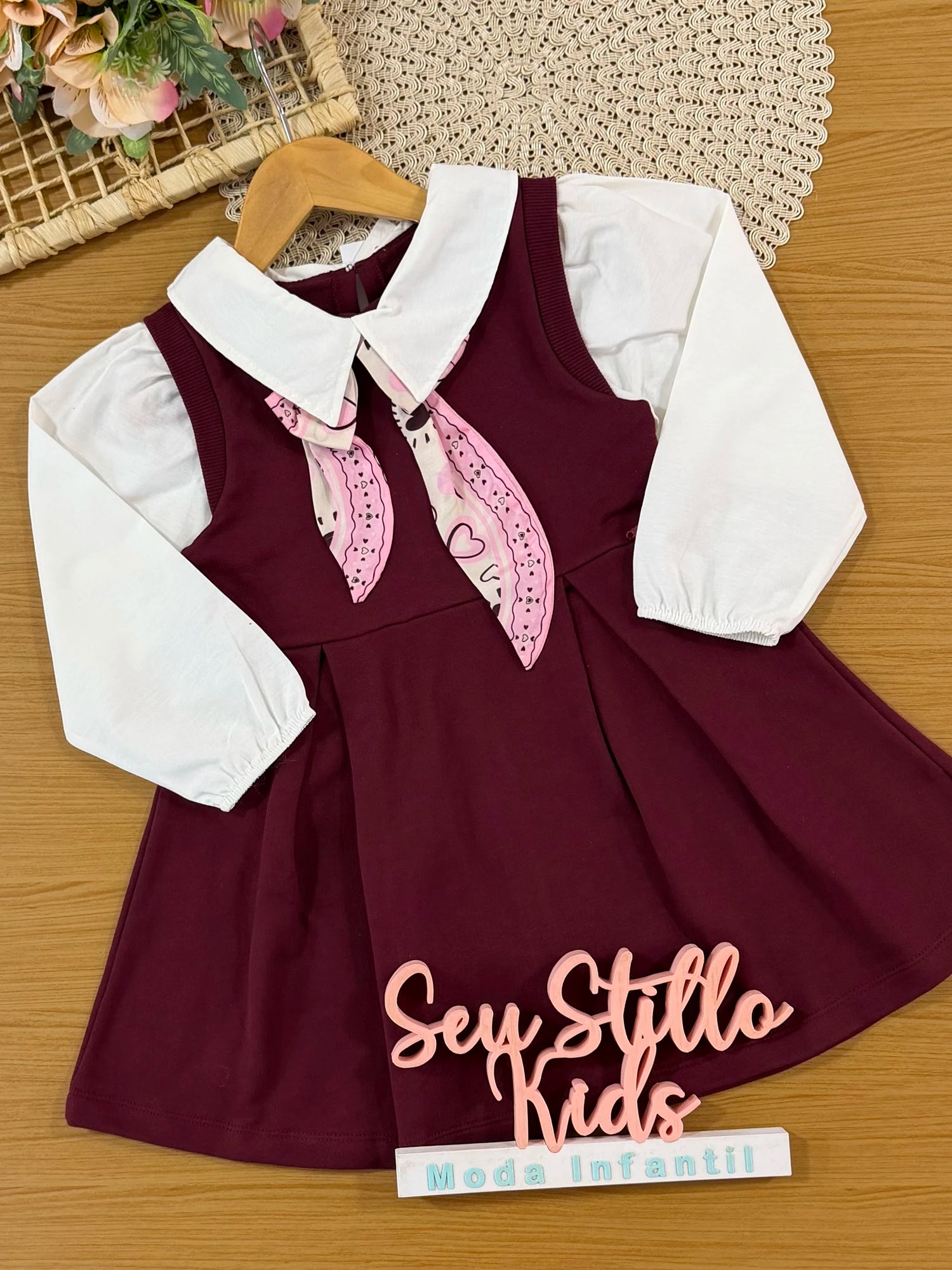Vestido Infantil Momi Inverno Vinho com Gola e Lacinho