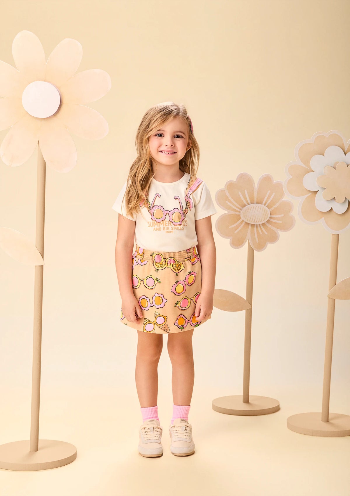 Conjunto Infantil Menina Momi com Shorts Saia Bege e Blusa Óculos