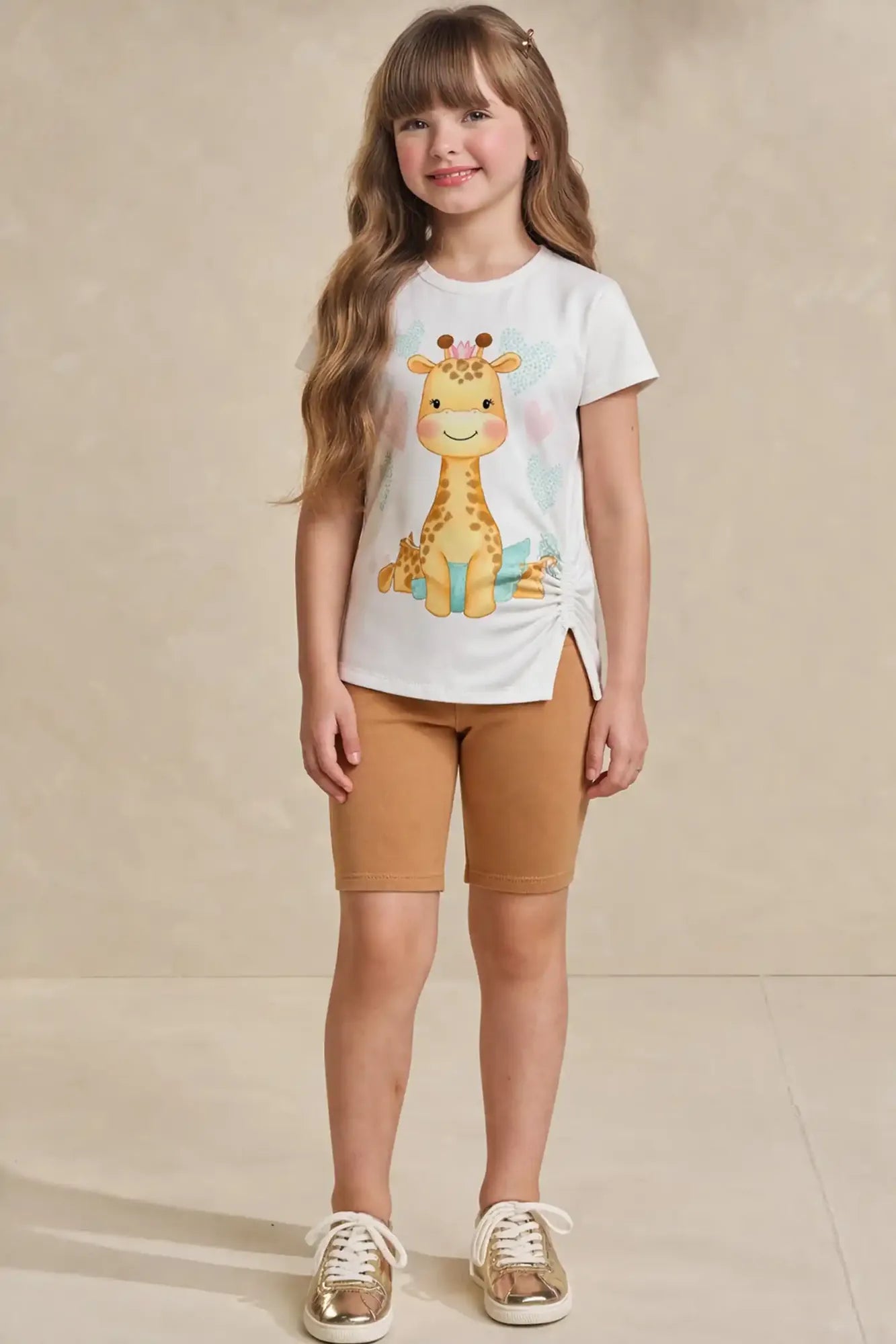 Conjunto Infantil Kukiê com Shorts Ciclista Caramelo e Blusa Branca Girafinha