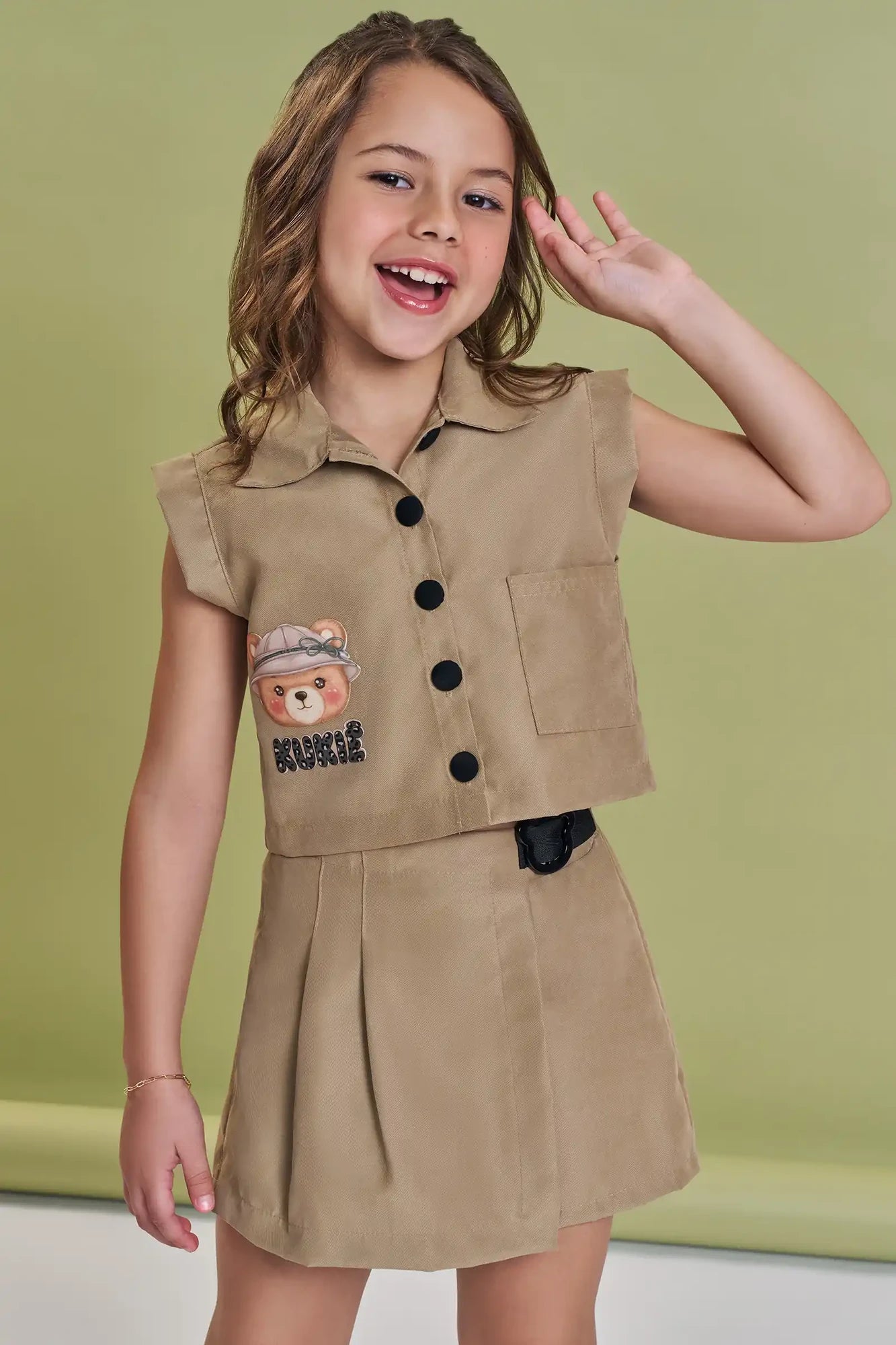 Conjunto Infantil Kukiê Inverno com Shorts Saia e Colete Bege Ursinha Safari