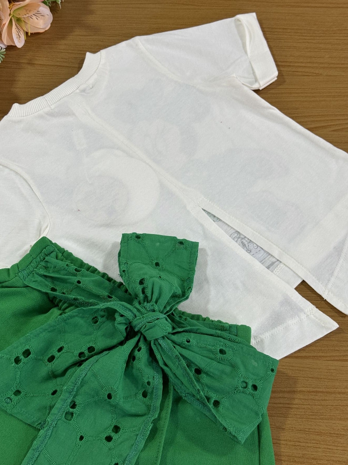 Conjunto Infantil Animê Verão Shorts Verde e Blusa Minnie e Mickey Disney
