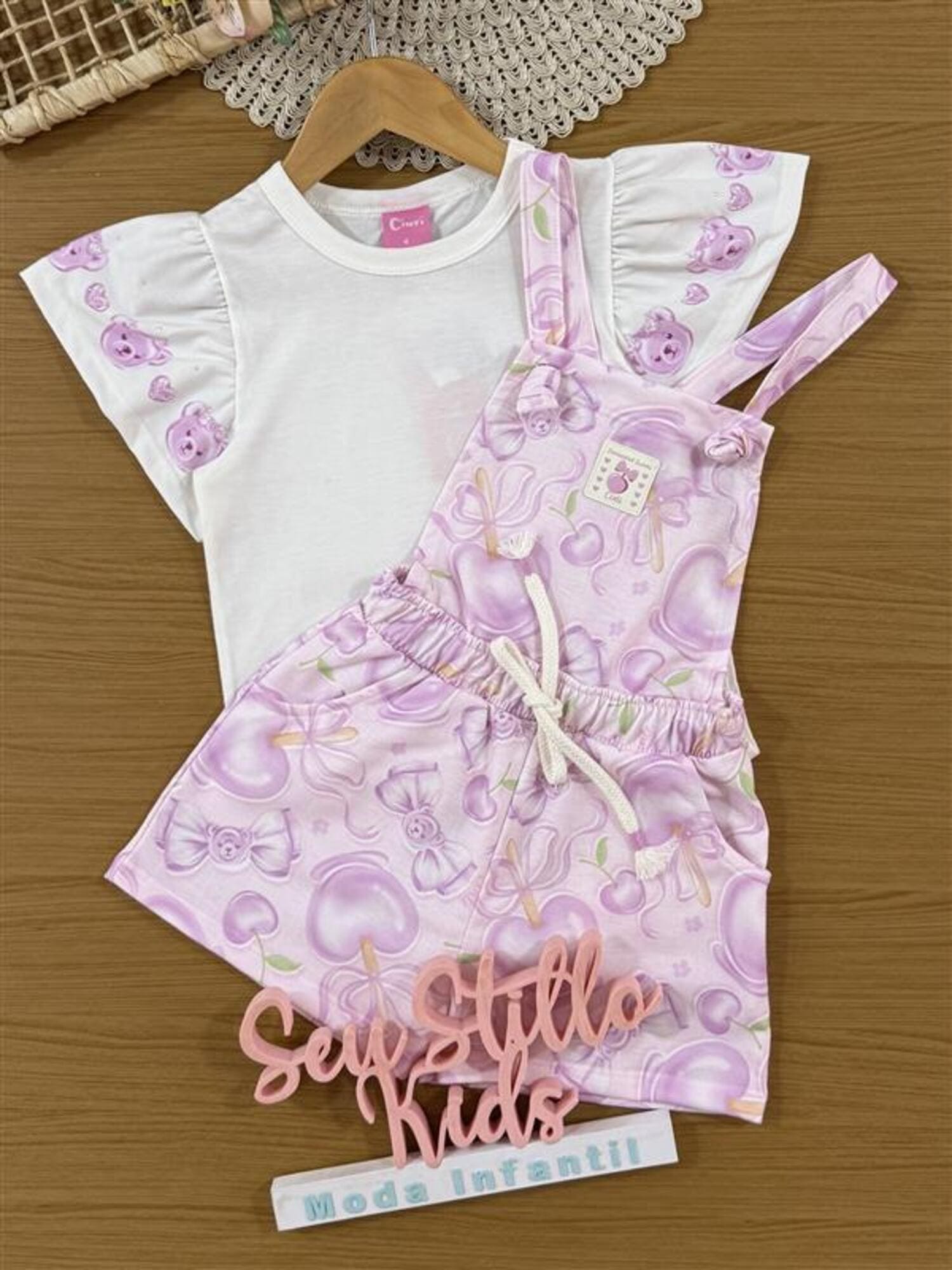 Jardineira Infantil Cinti Verão Lilás Docinhos com Blusa Branca