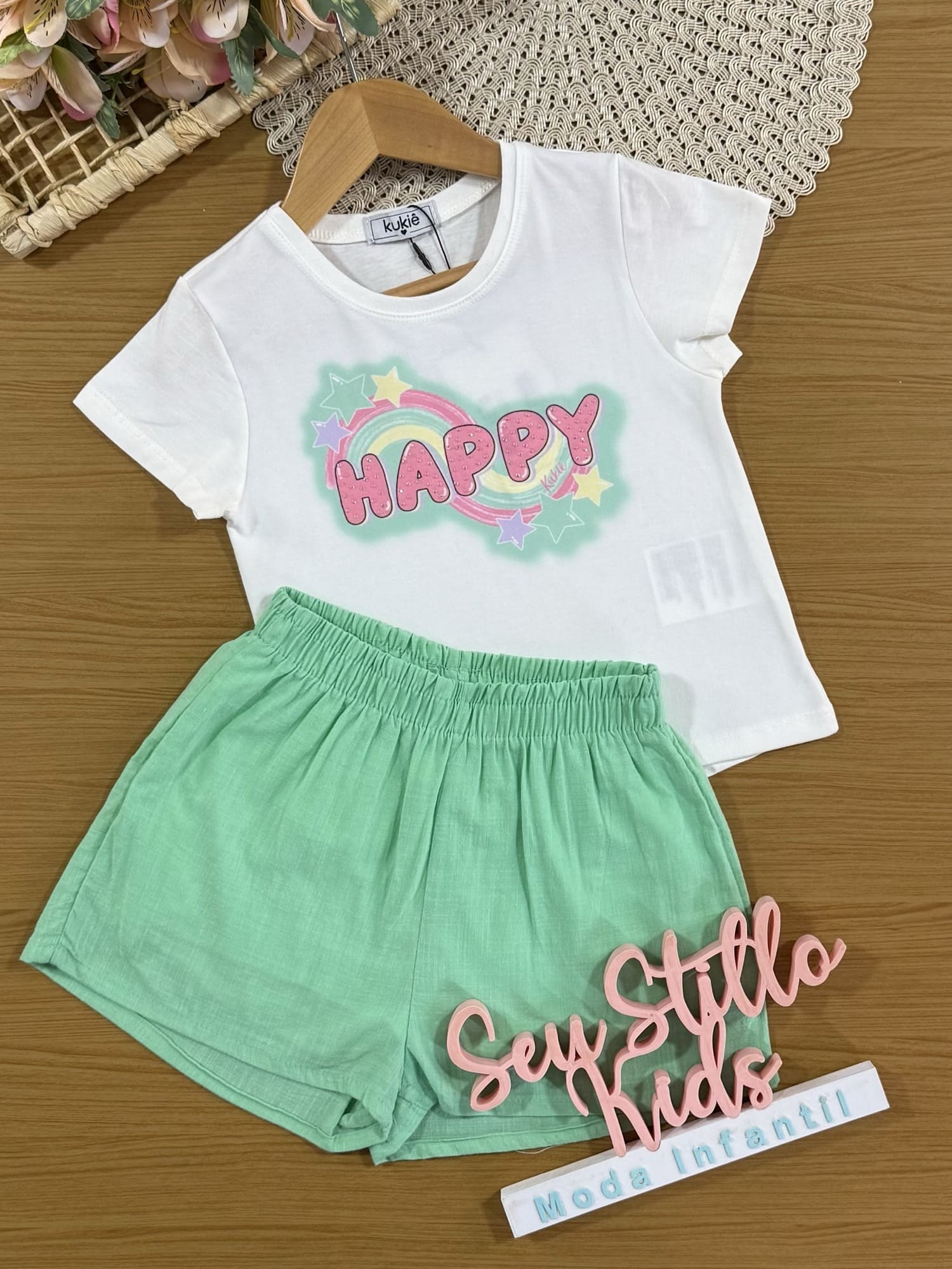 Conjunto Infantil Kukiê com Shorts Verde e Blusa Manga Curta Happy