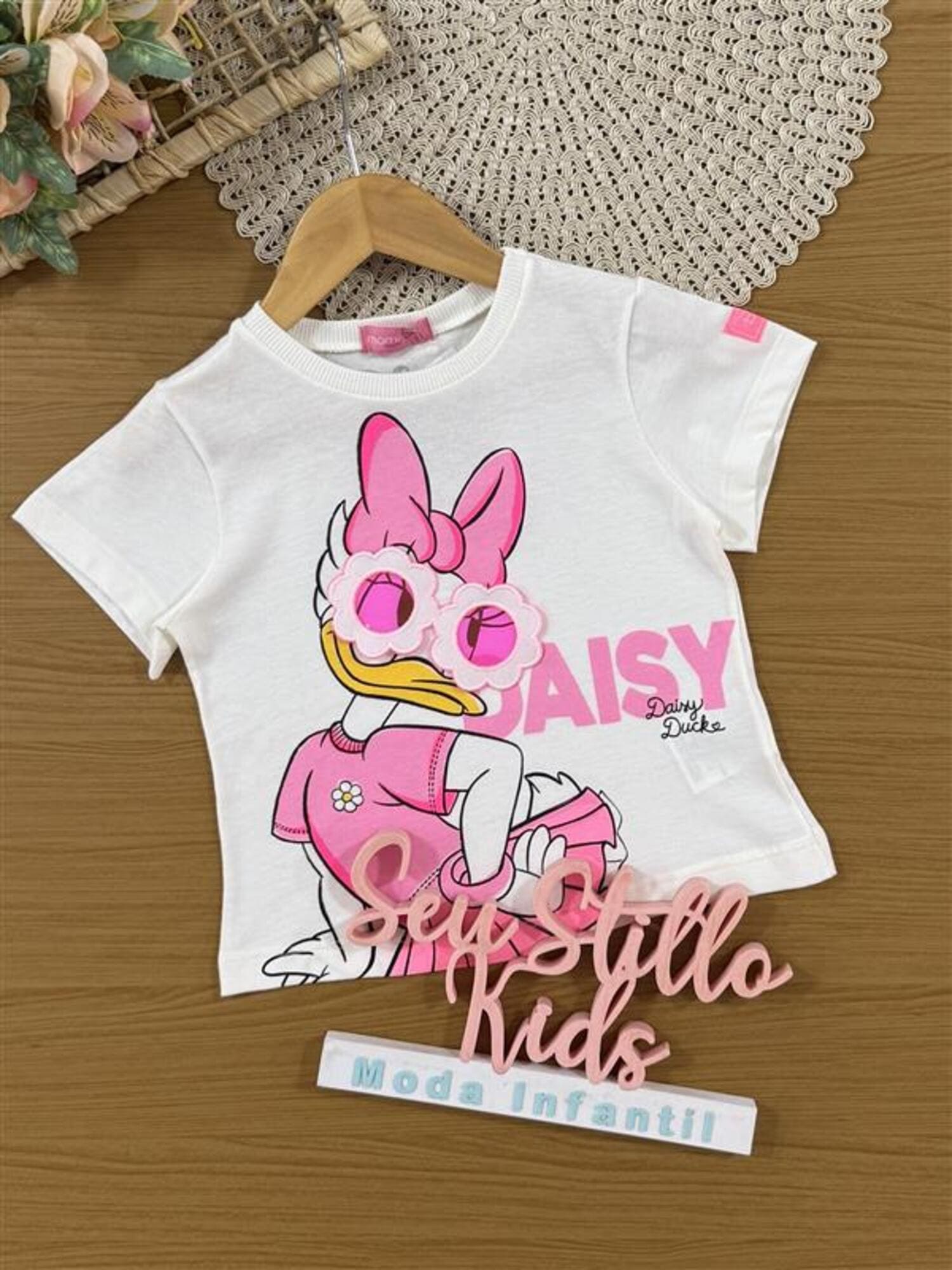 Blusa Infantil Momi Verão Branca Daisy com Óculos 3D Disney