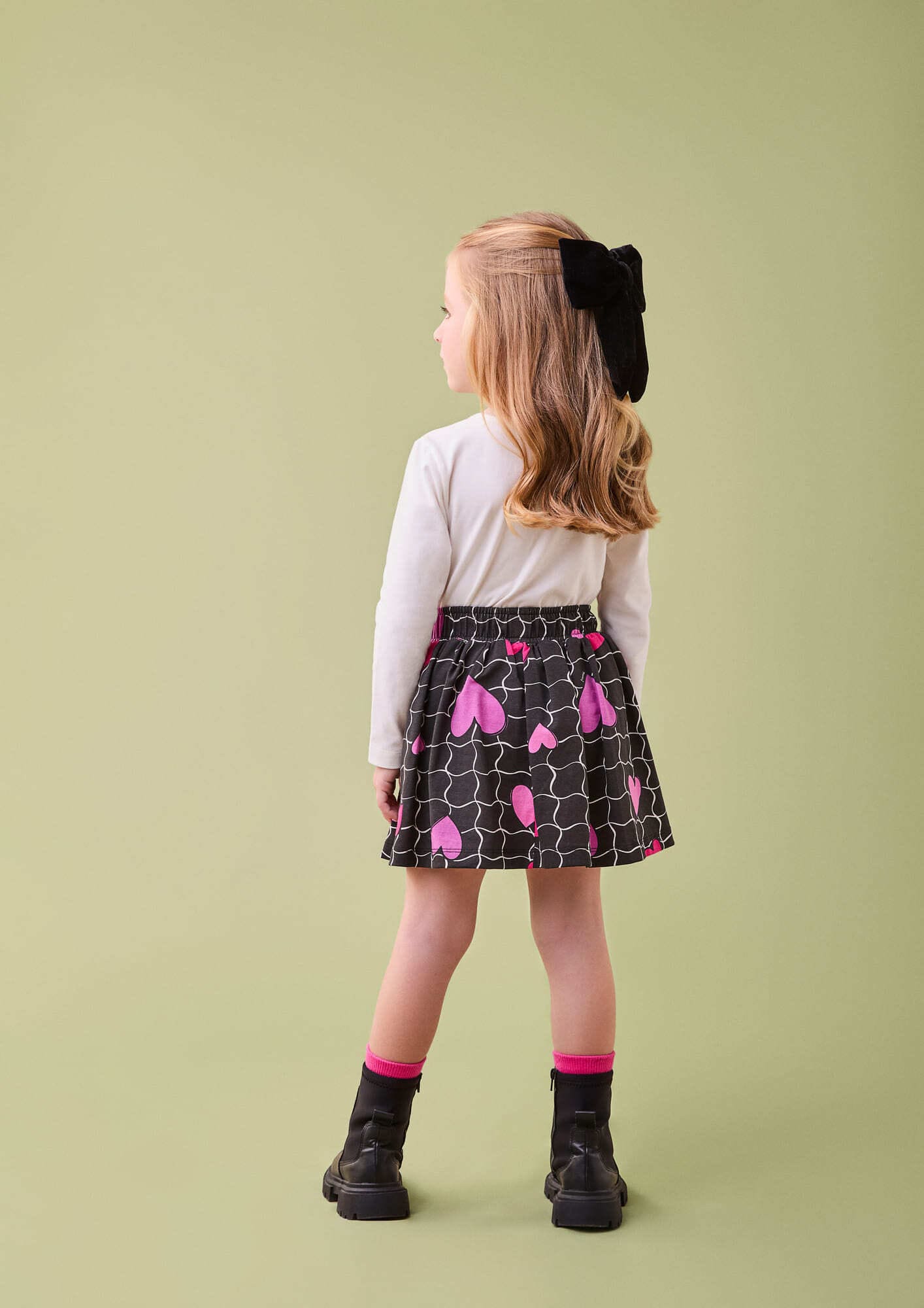 Conjunto Infantil Momi Inverno com Saia Preta e Blusa Branca Corações com Strass