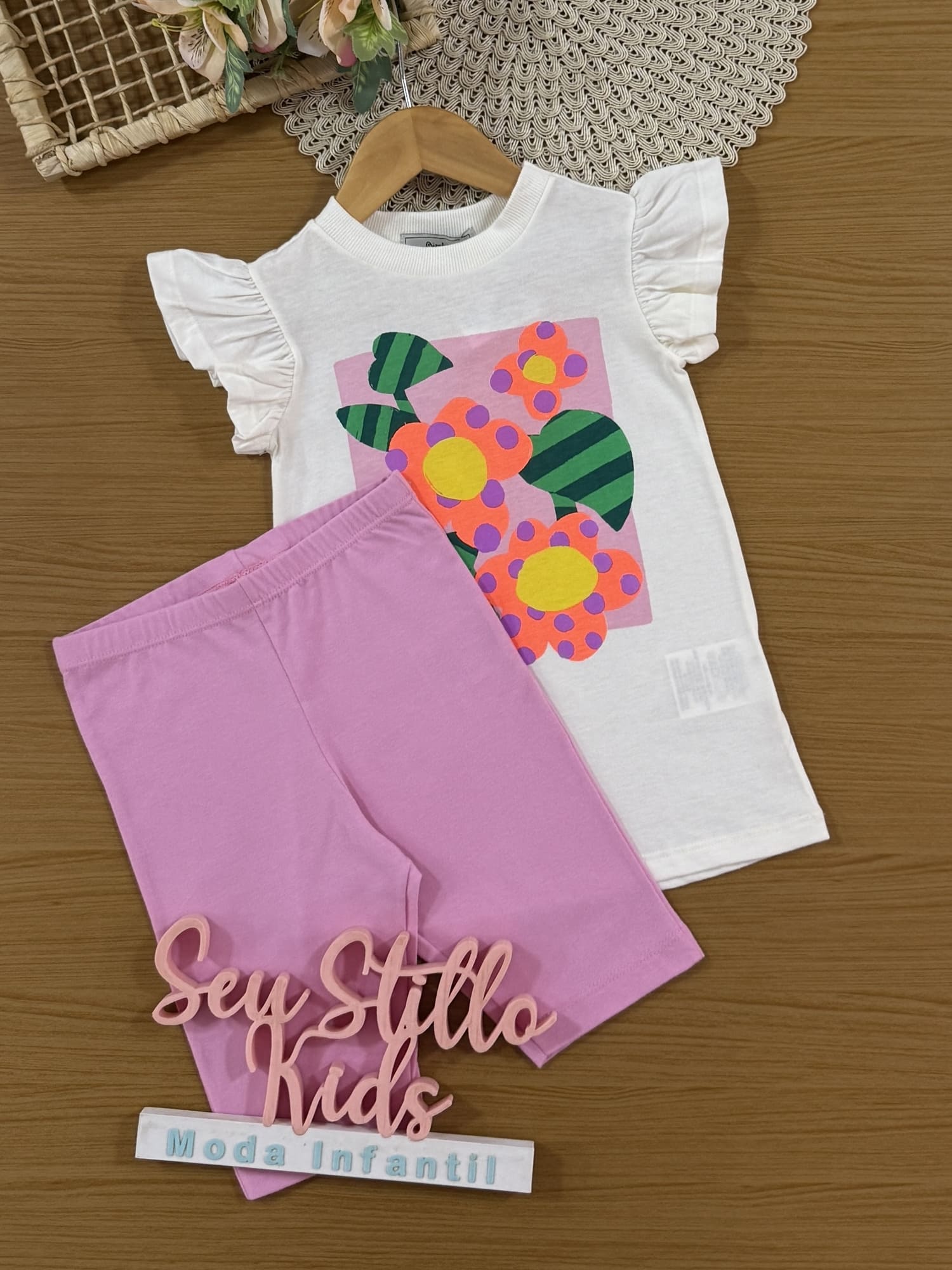 Conjunto Infantil Bimbi Verão com Shorts Ciclista Rosa e Blusa Branca Floral