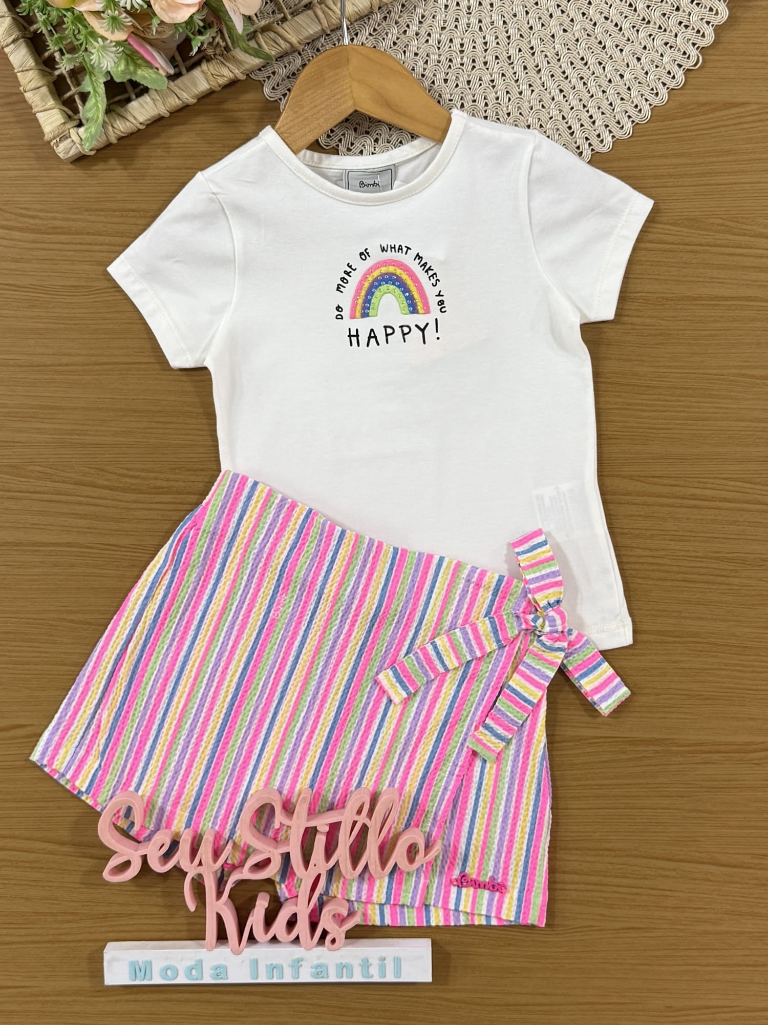Conjunto Infantil Bimbi Verão com Shorts Saia Colorido e Blusa Branca Arco-íris