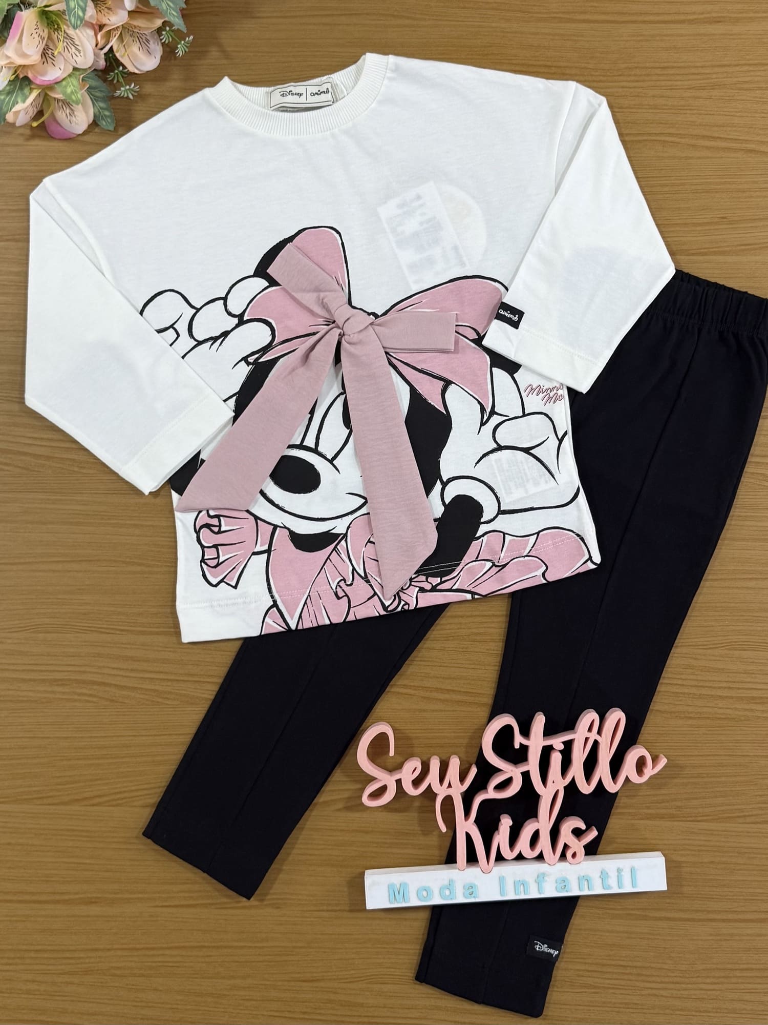 Conjunto Infantil Animê Inverno com Calça Preta e Blusa Branca com Laço Minnie Disney