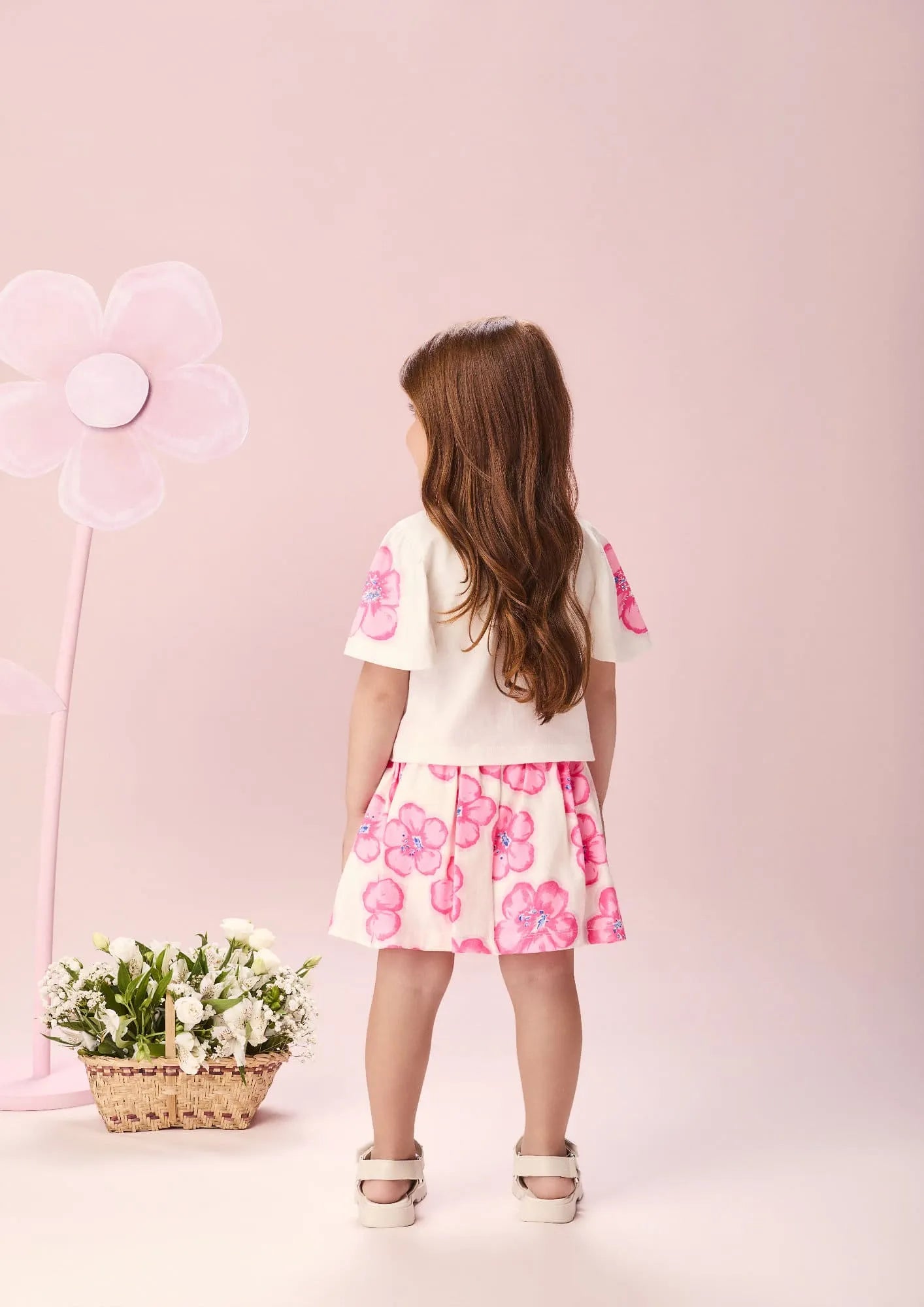 Conjunto Infantil Menina Momi Com Saia Floral e Blusa Branca