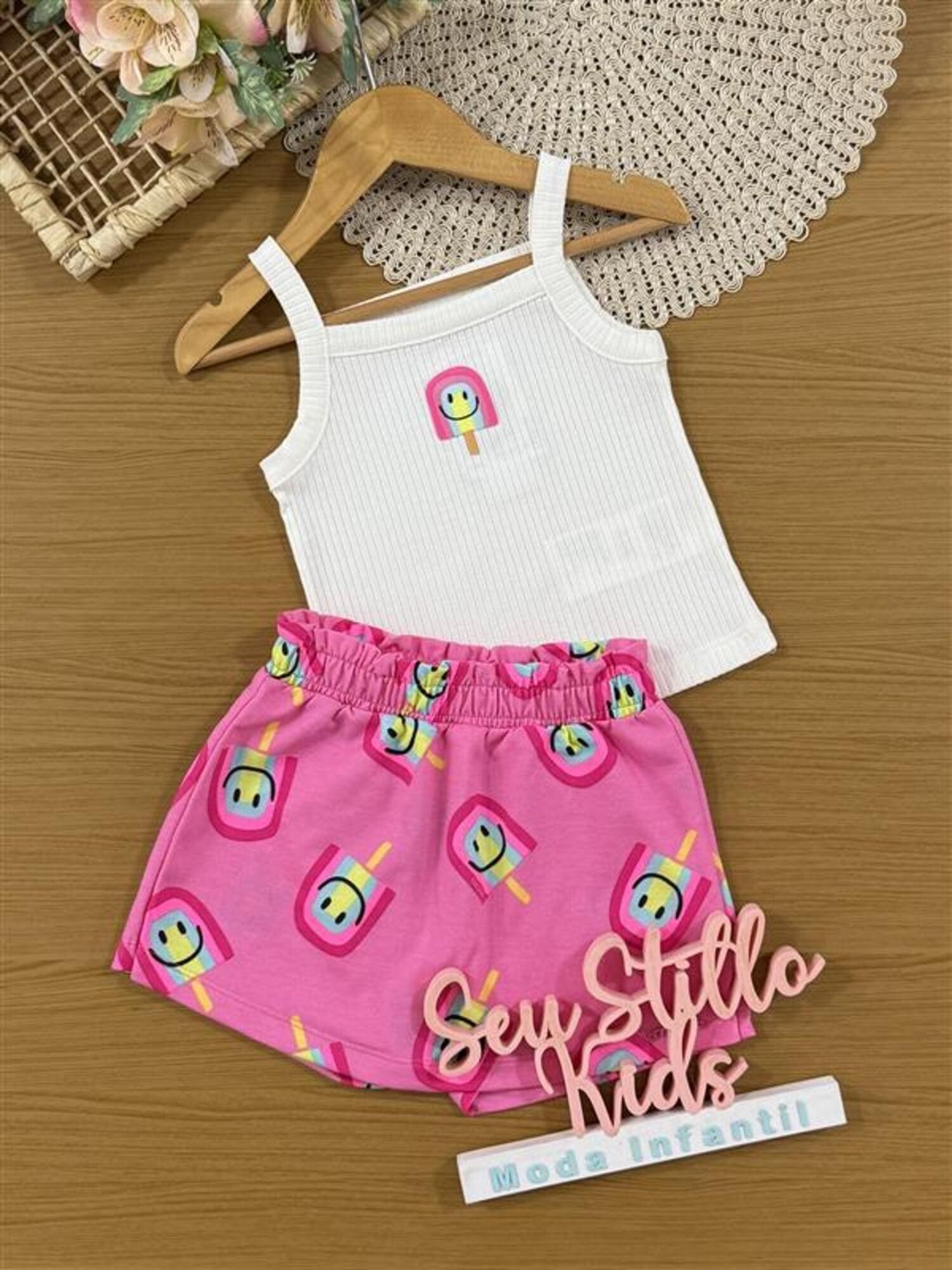 Conjunto Infantil Momi Verão com Shorts Saia Rosa e Regata Branca Sorvetinho